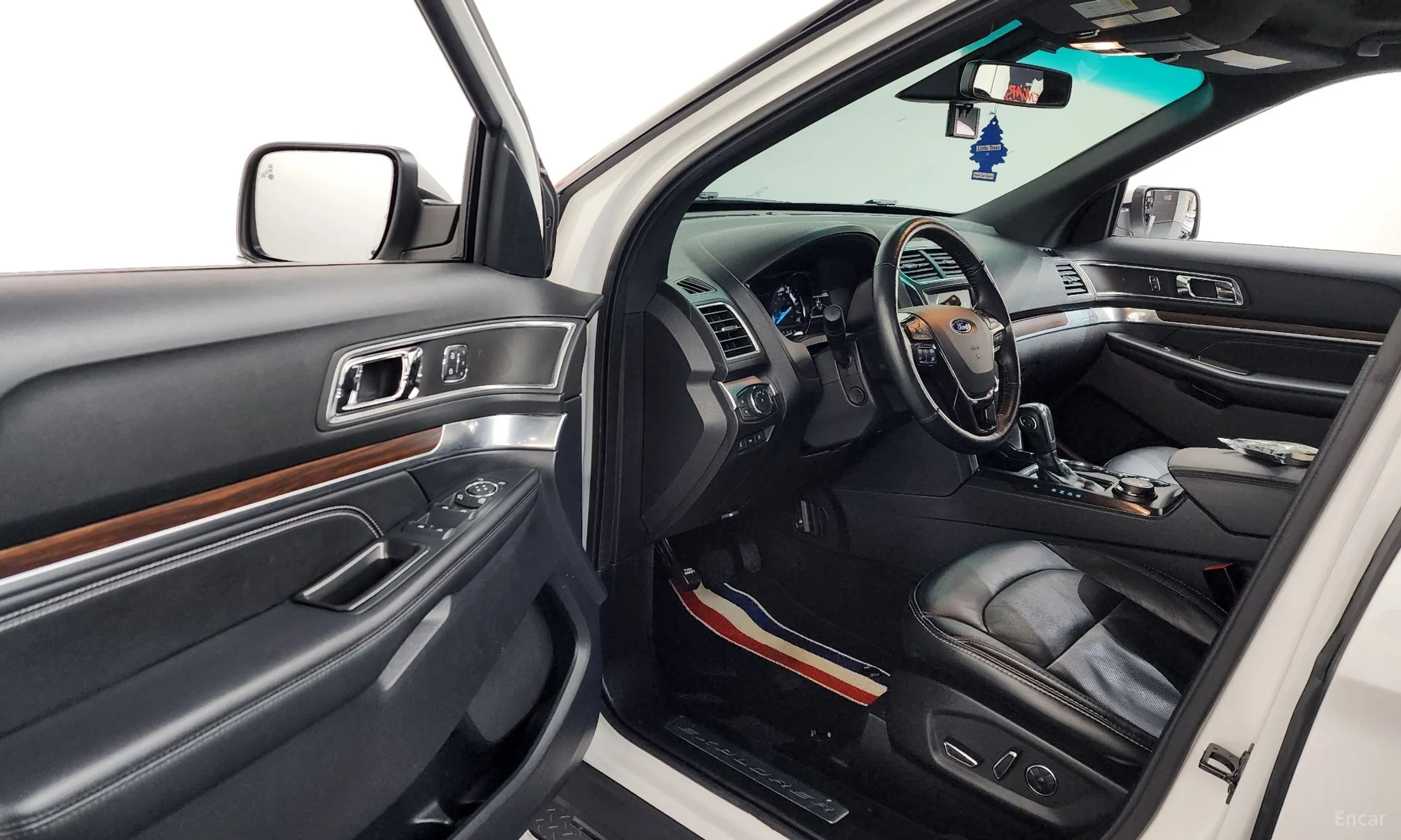 Ford Explorer превью 10