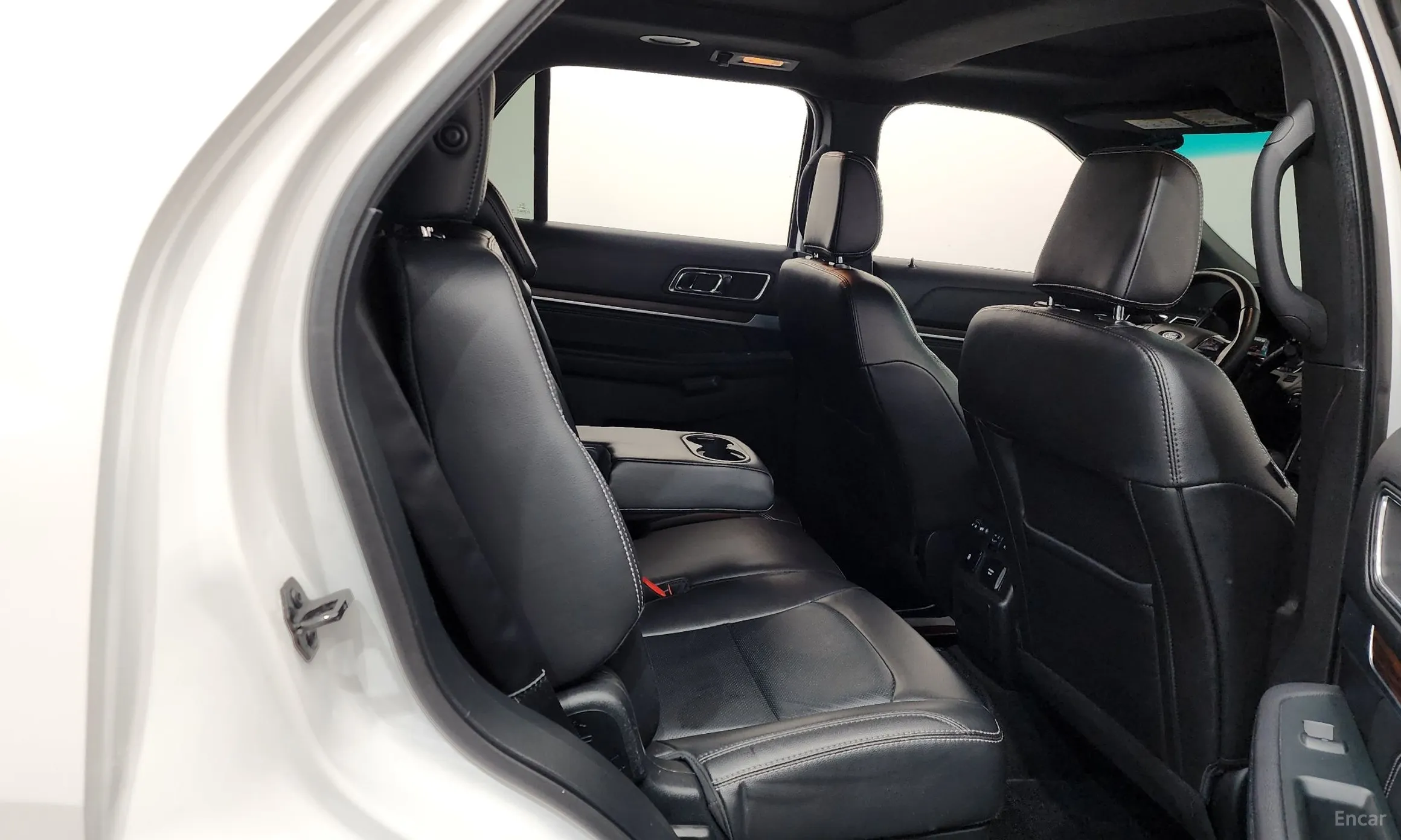 Ford Explorer превью 12