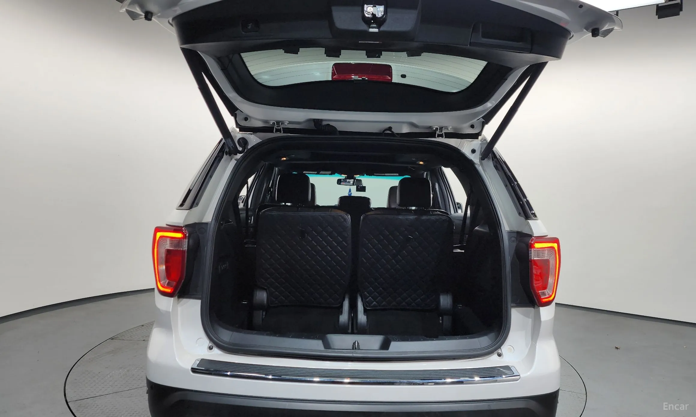 Ford Explorer превью 20