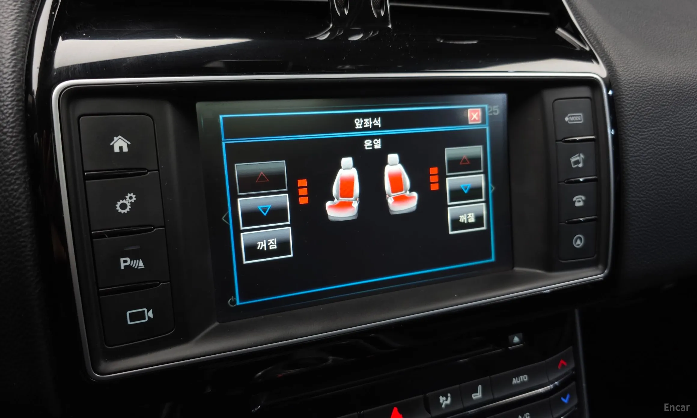 Jaguar XE превью 16