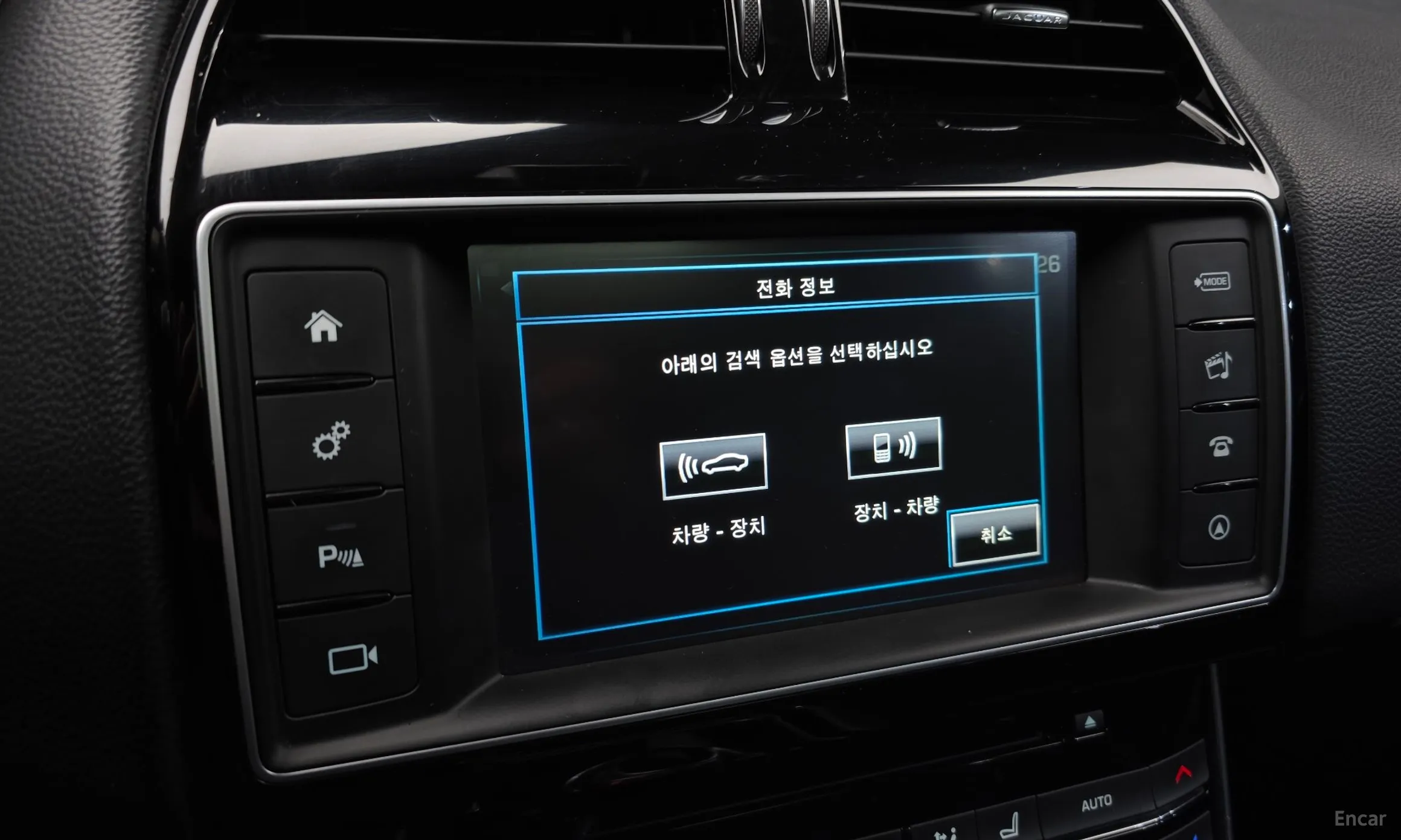 Jaguar XE превью 17
