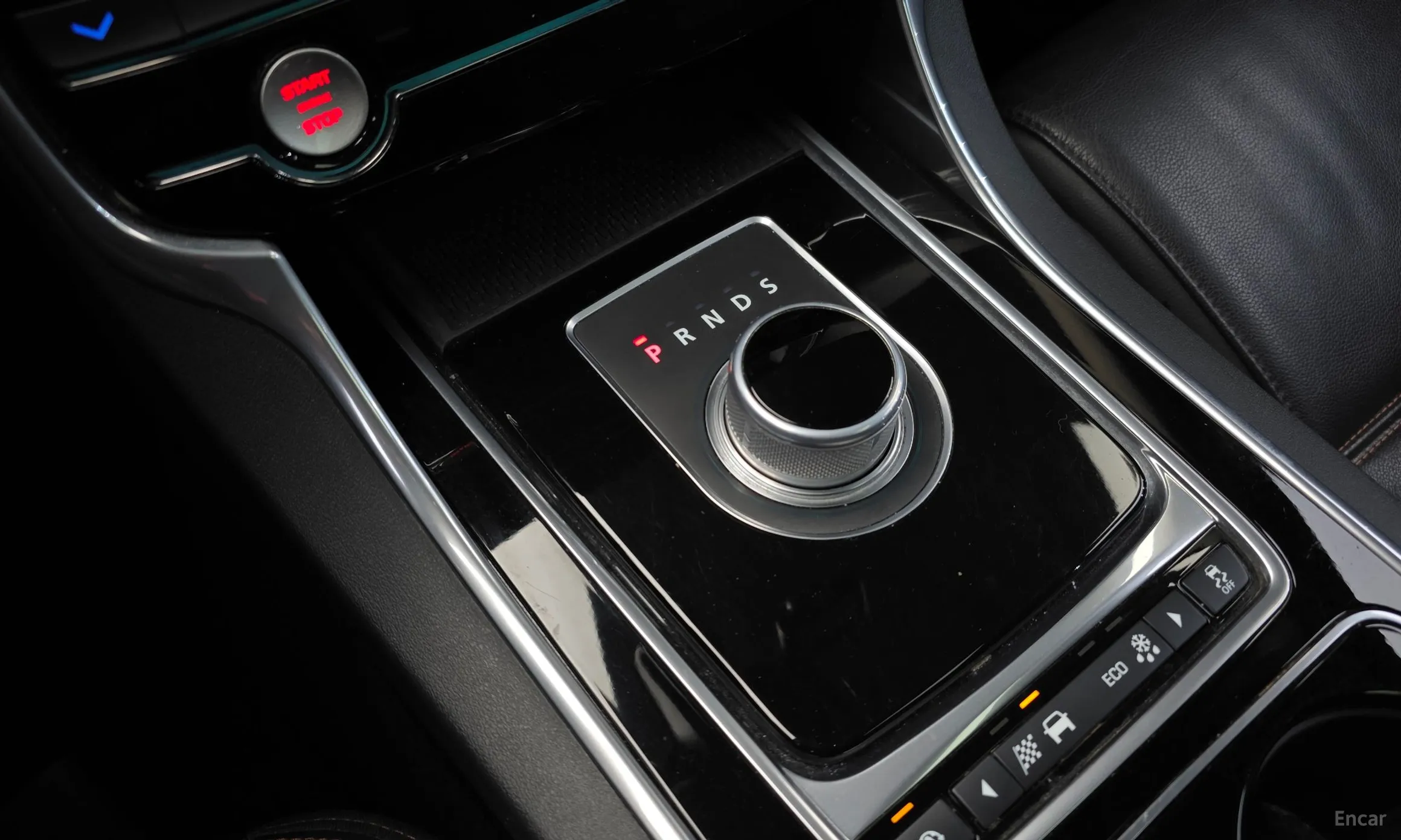 Jaguar XE превью 9