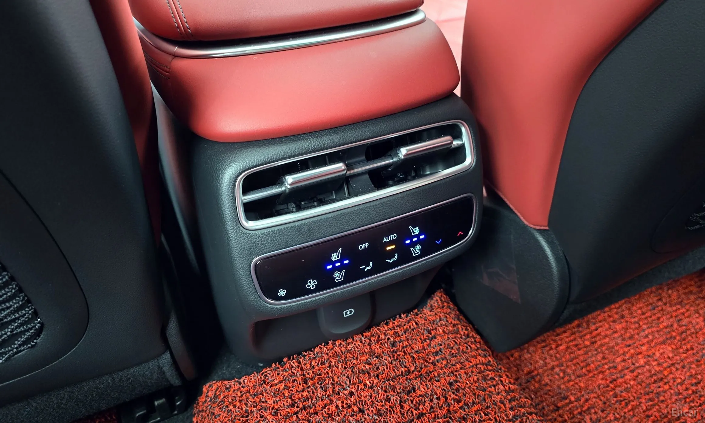 Genesis GV70 превью 19