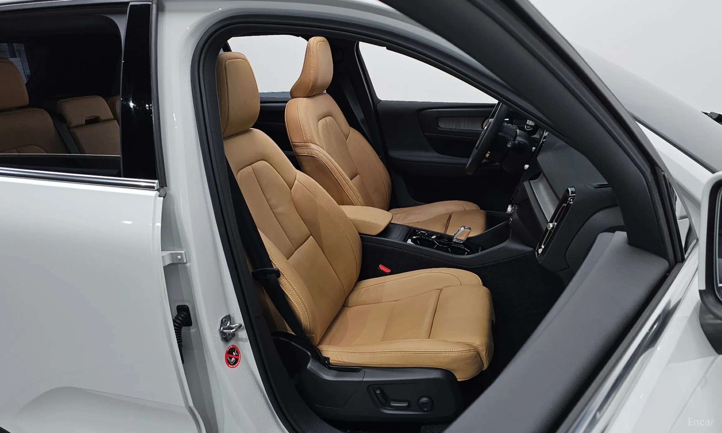 Volvo XC40 превью 10