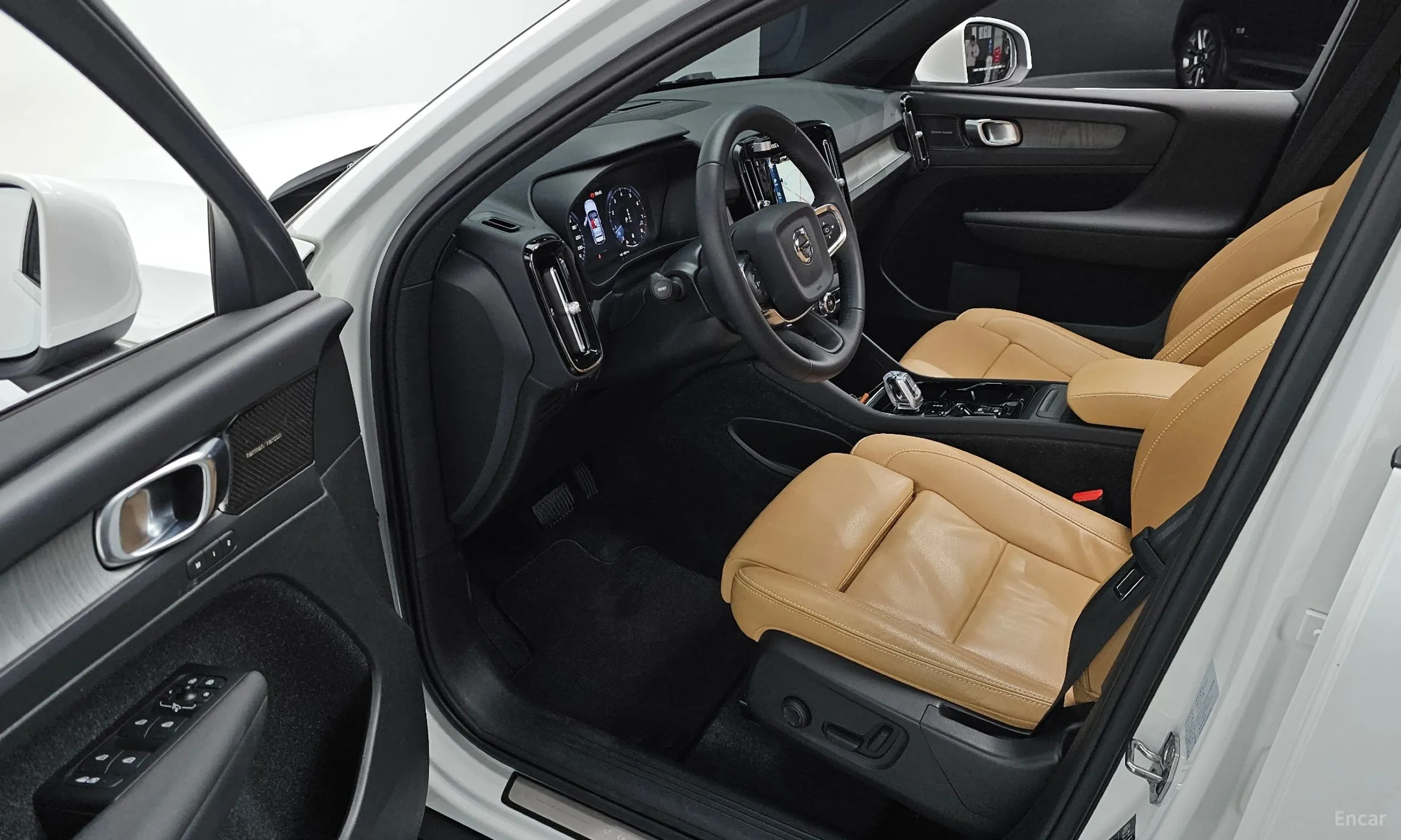 Volvo XC40 превью 11