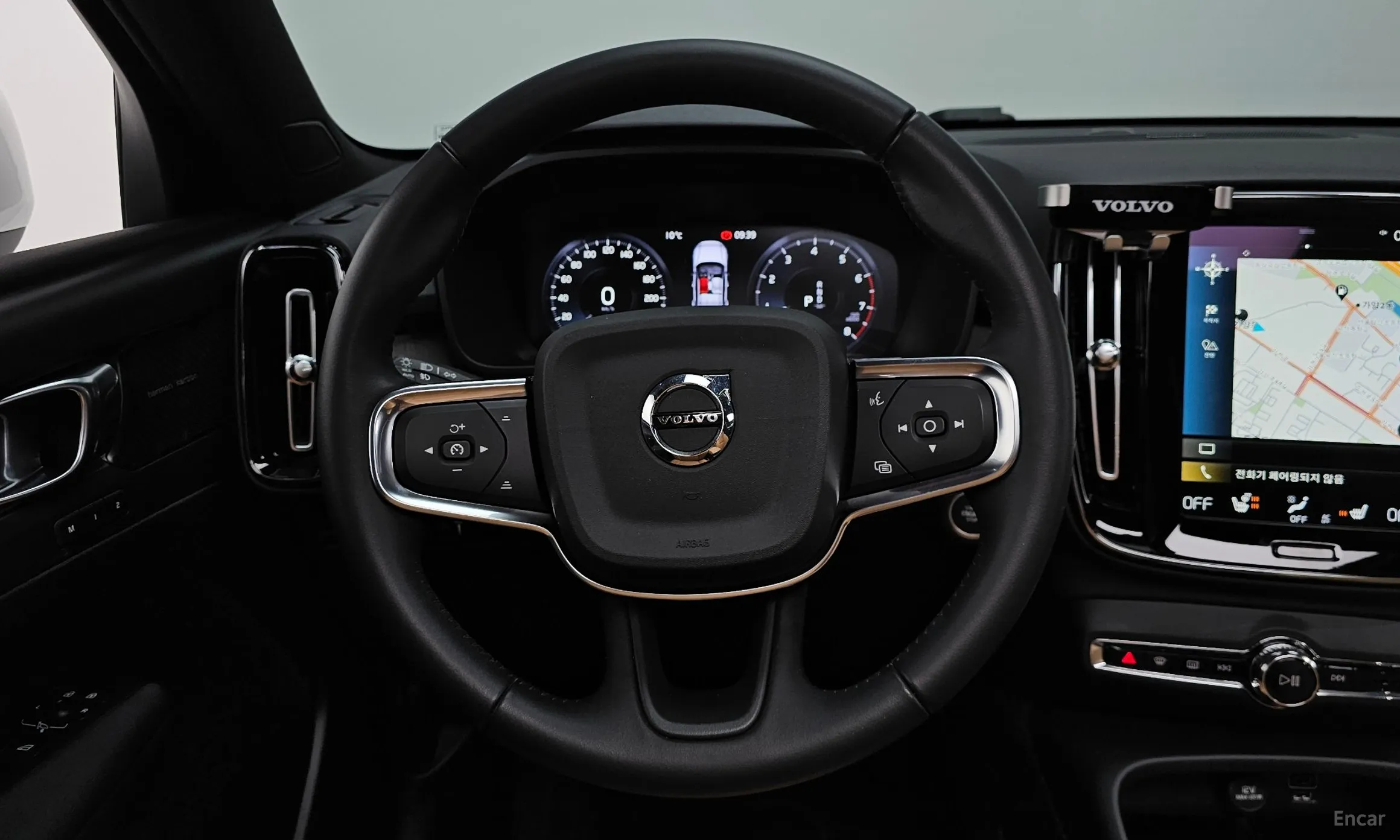 Volvo XC40 превью 13