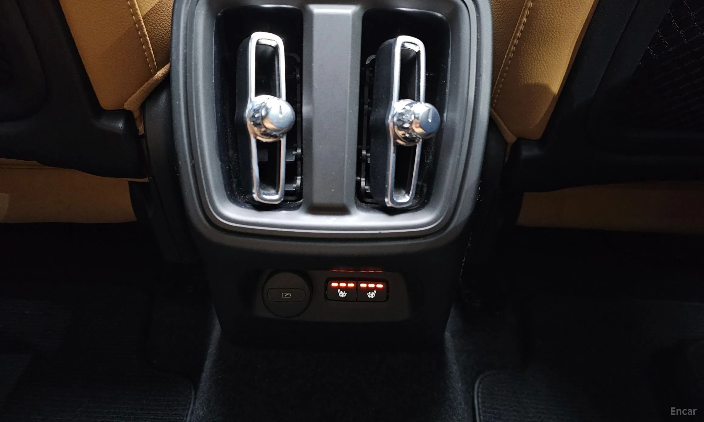 Volvo XC40 превью 19