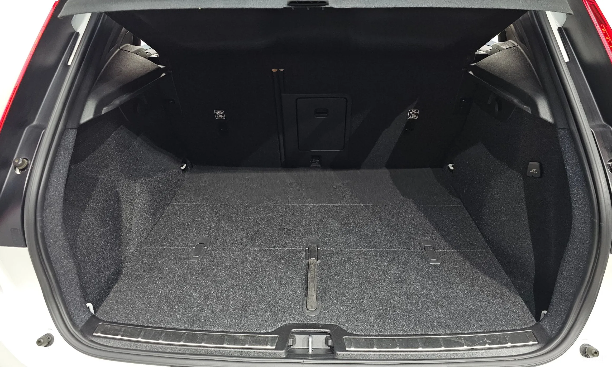 Volvo XC40 превью 20