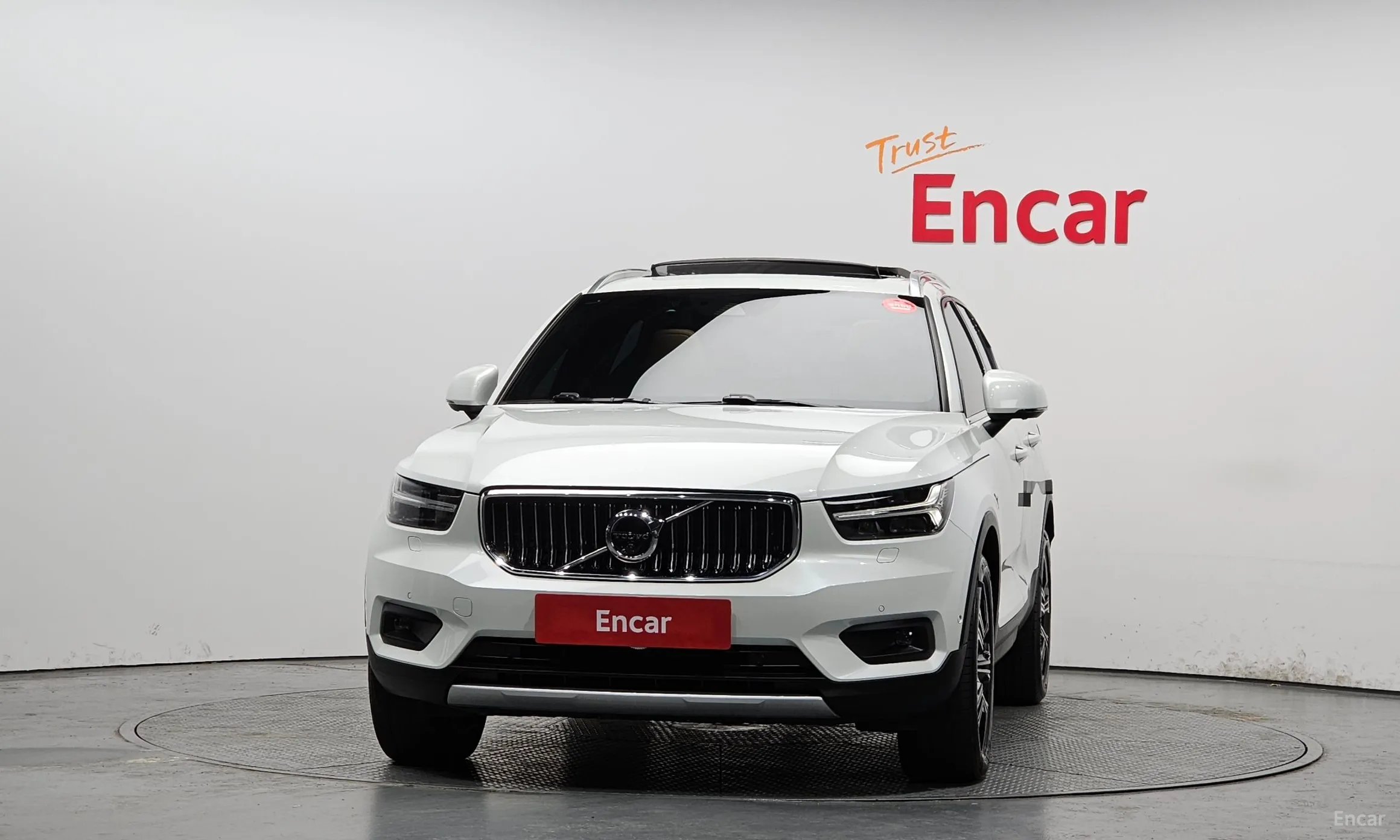 Volvo XC40 превью 3