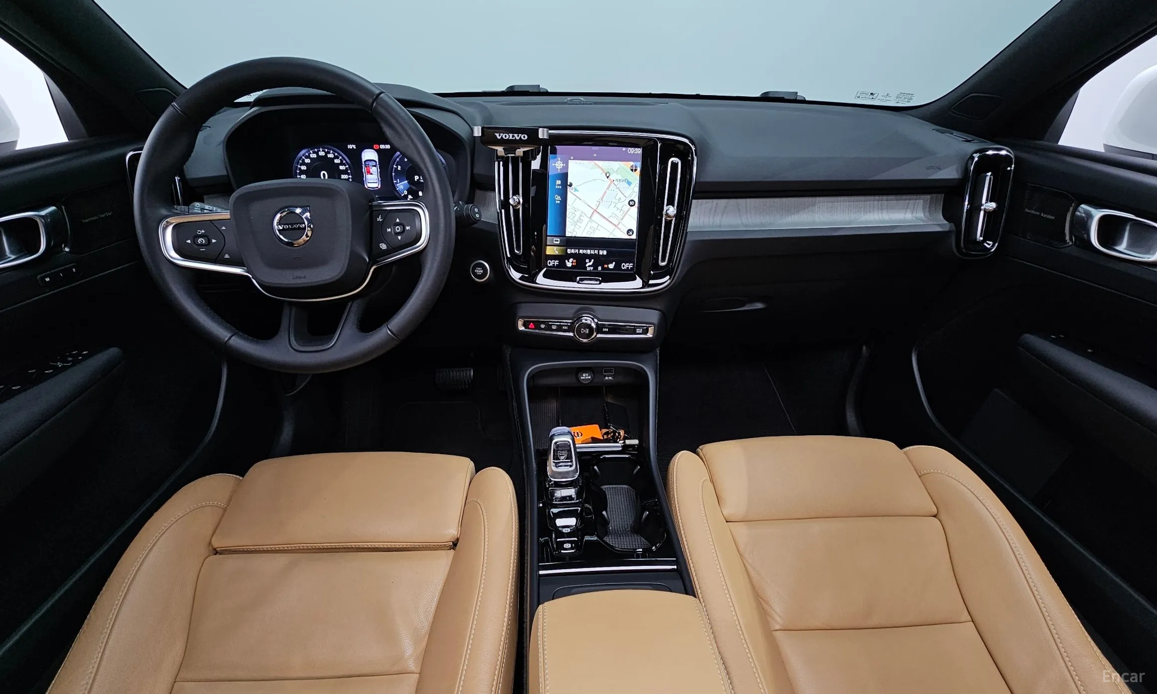 Volvo XC40 превью 7