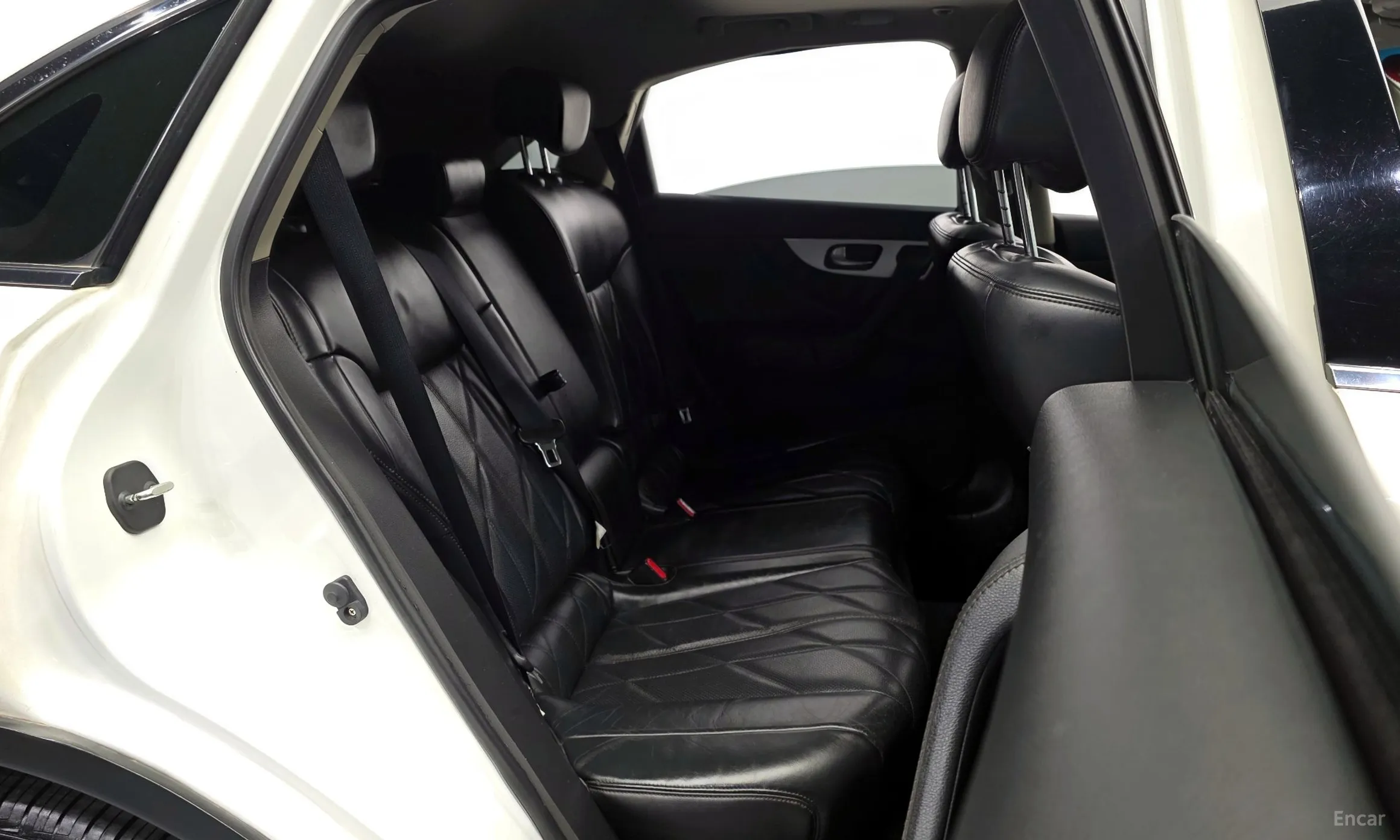 Infiniti QX70 превью 12