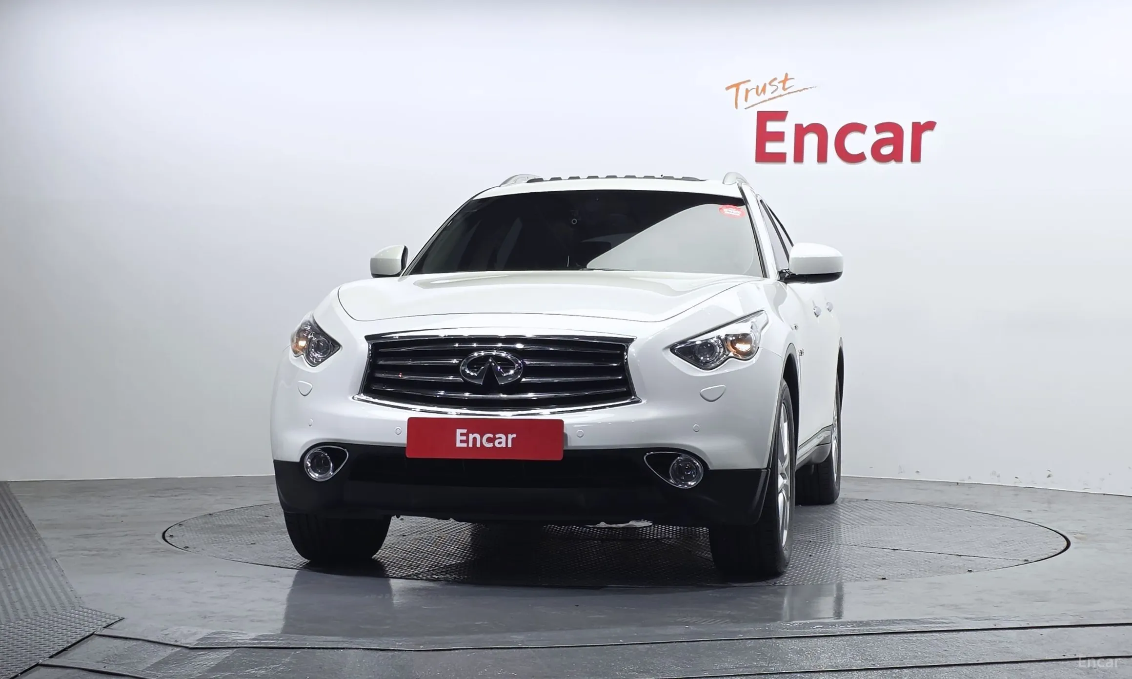 Infiniti QX70 превью 3