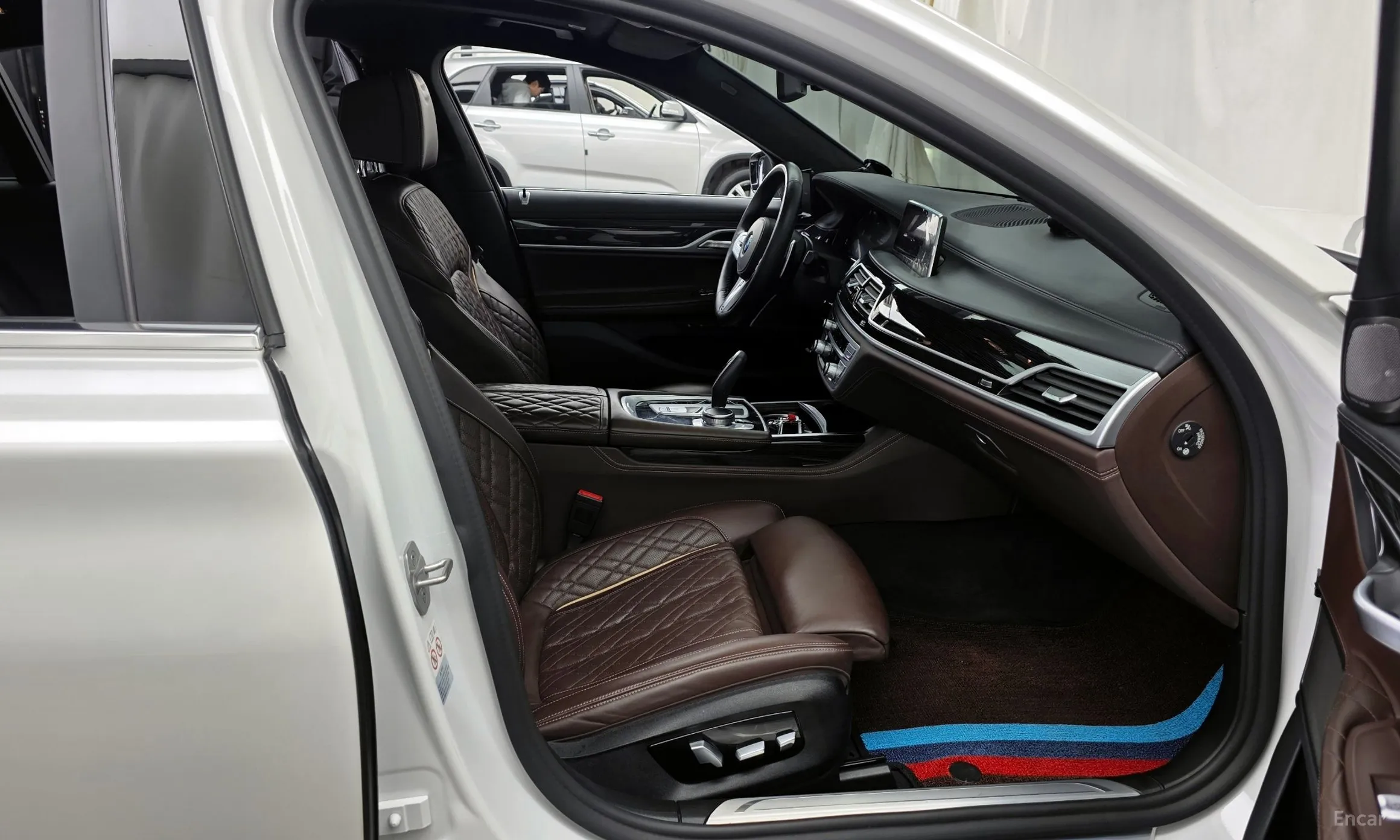 BMW 7 Series (G11) превью 11