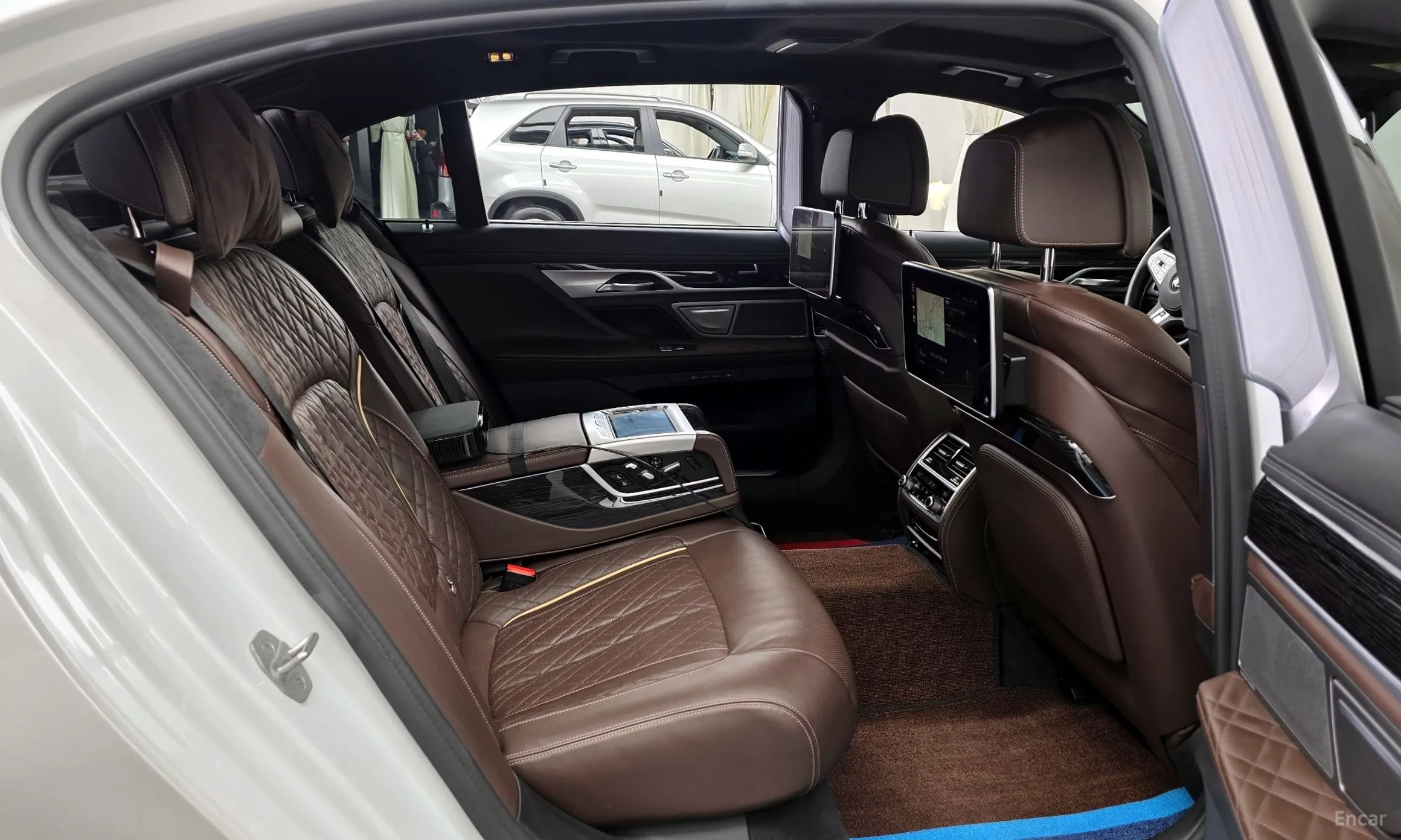 BMW 7 Series (G11) превью 12