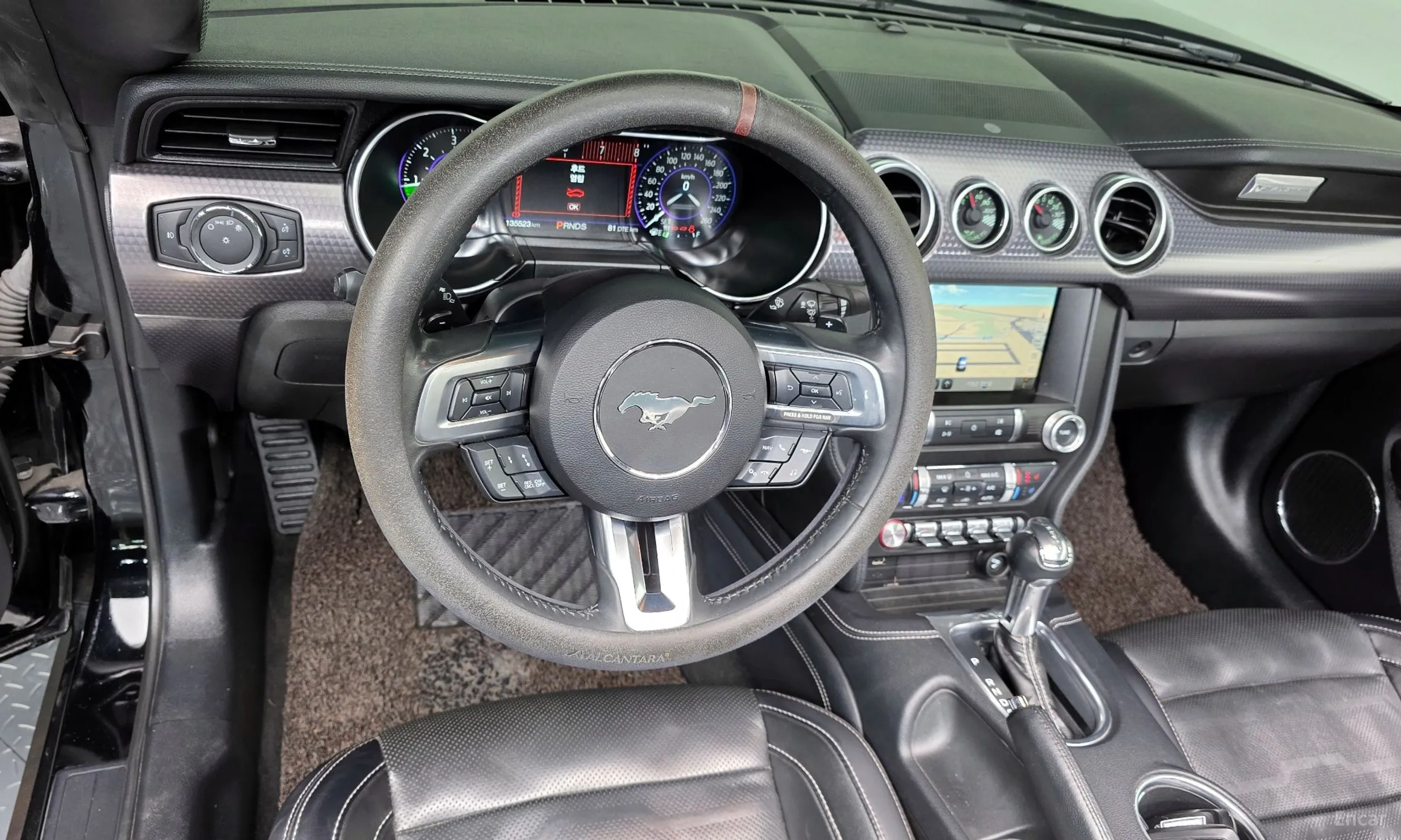 Ford Mustang превью 13