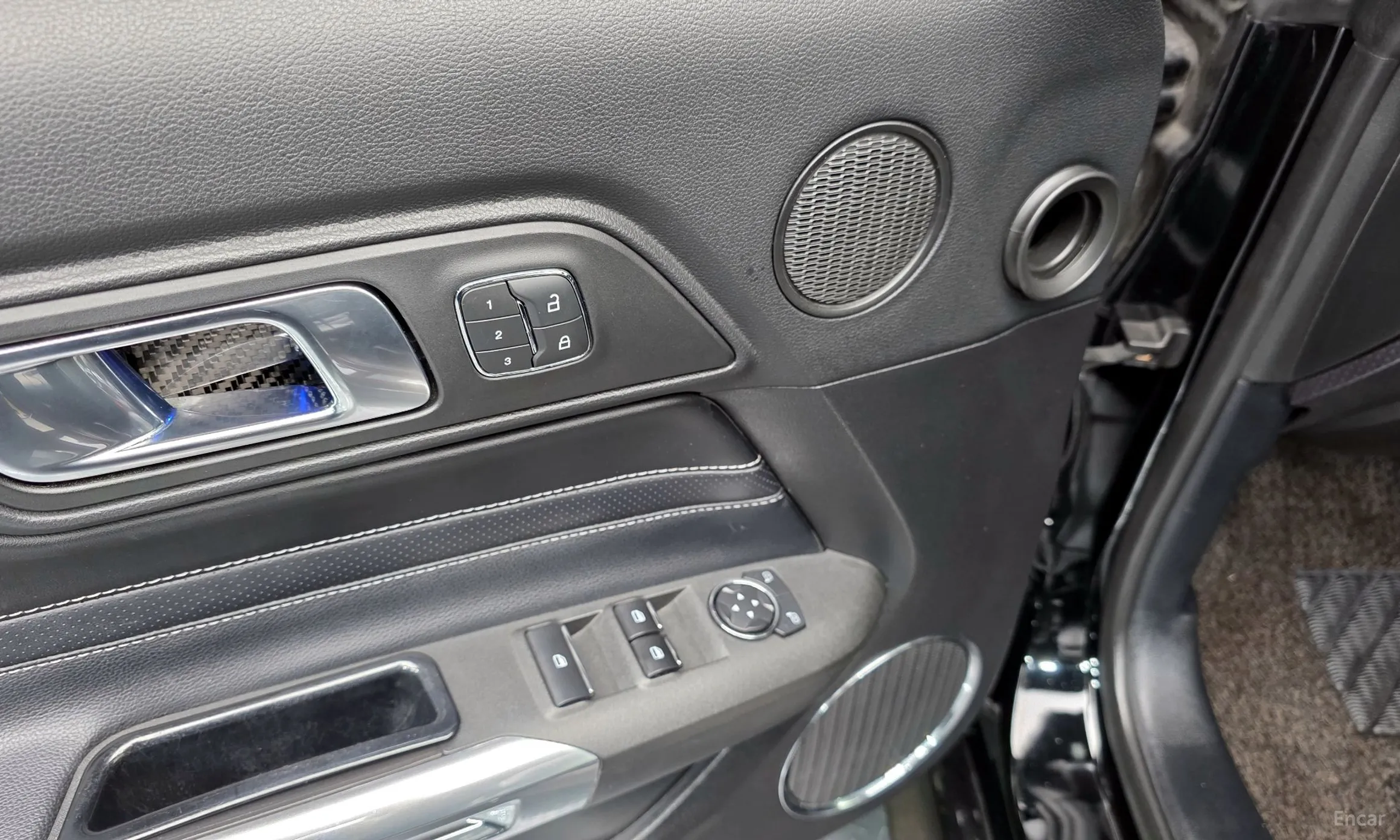 Ford Mustang превью 18
