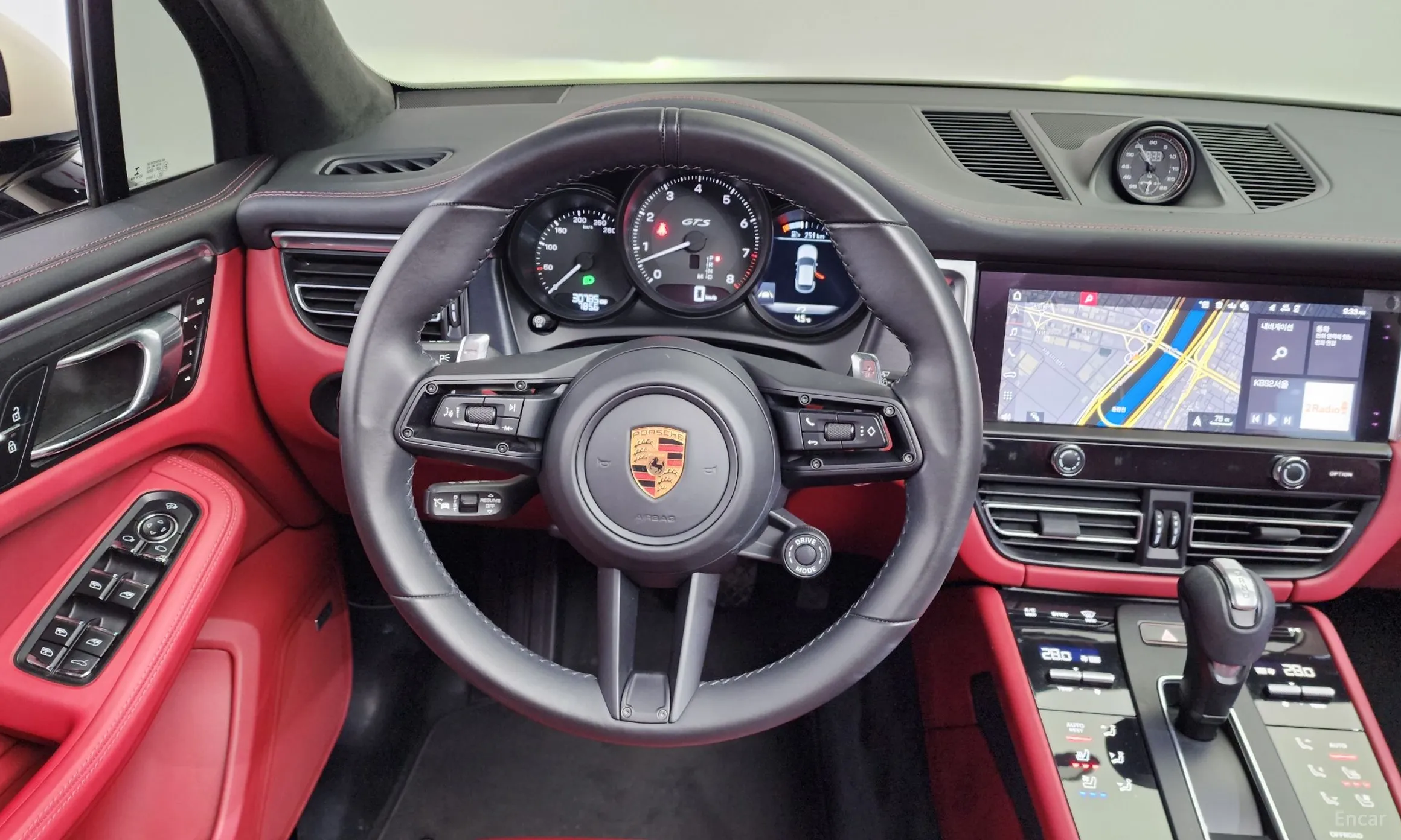 Porsche Macan превью 13