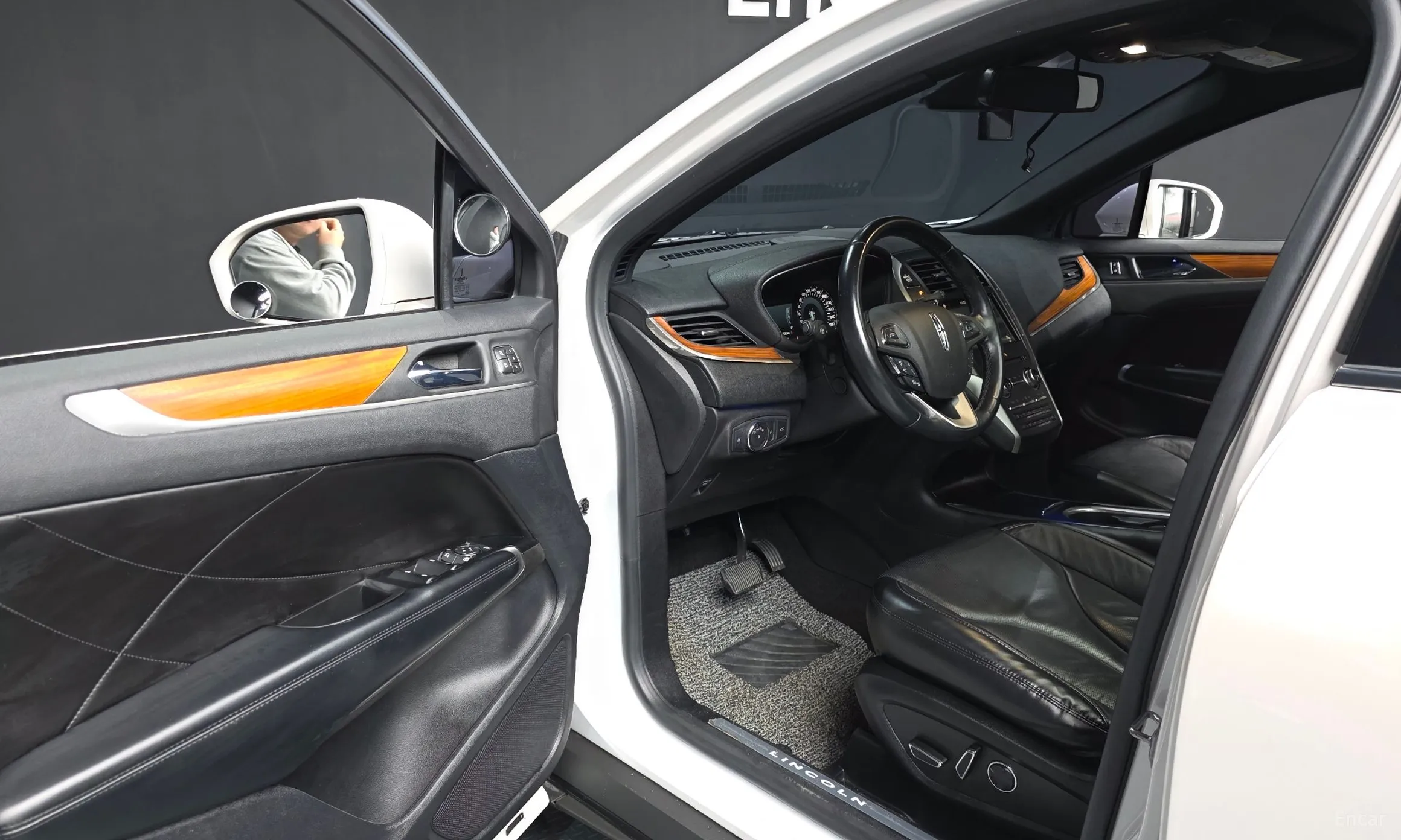 Lincoln MKC превью 10