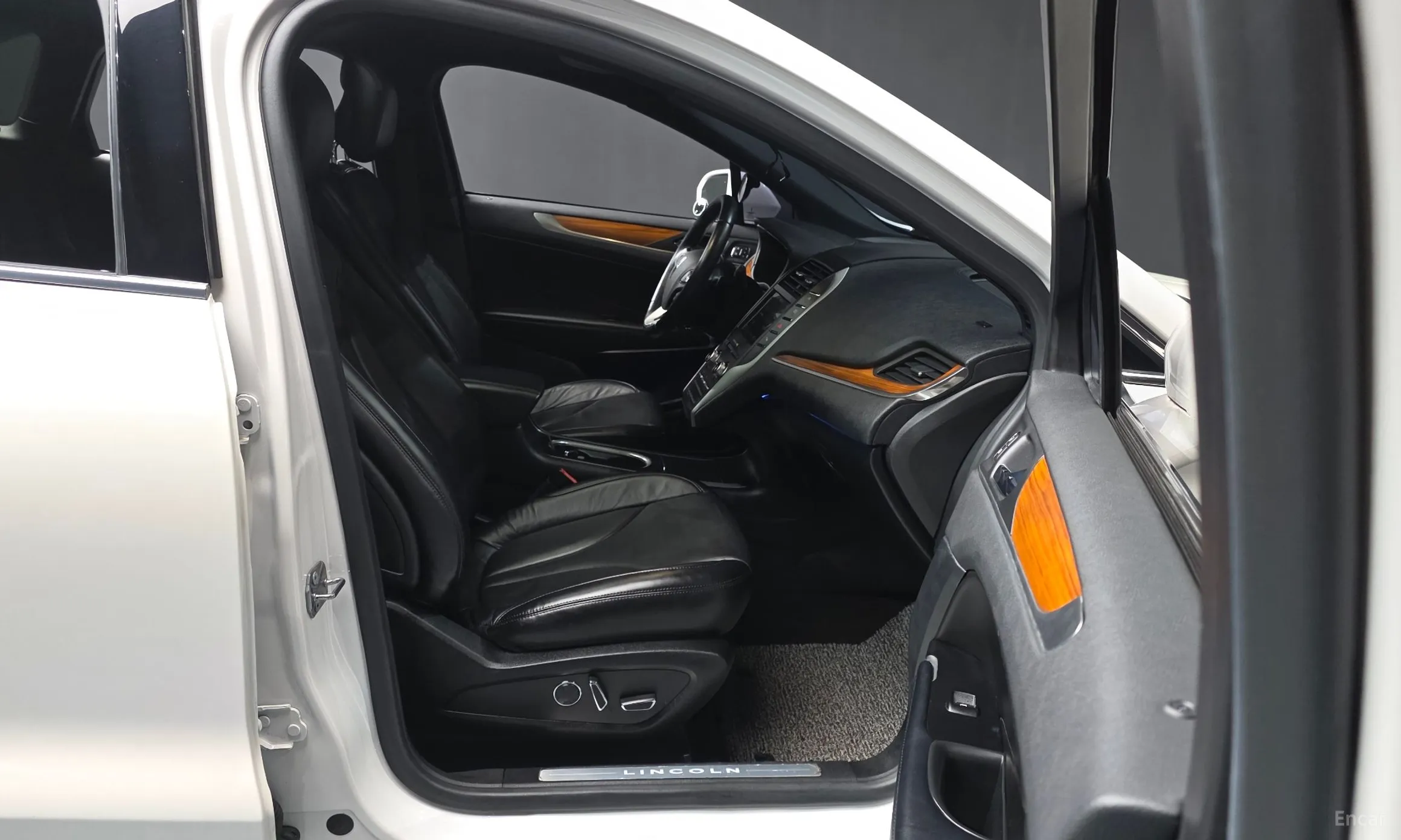 Lincoln MKC превью 11