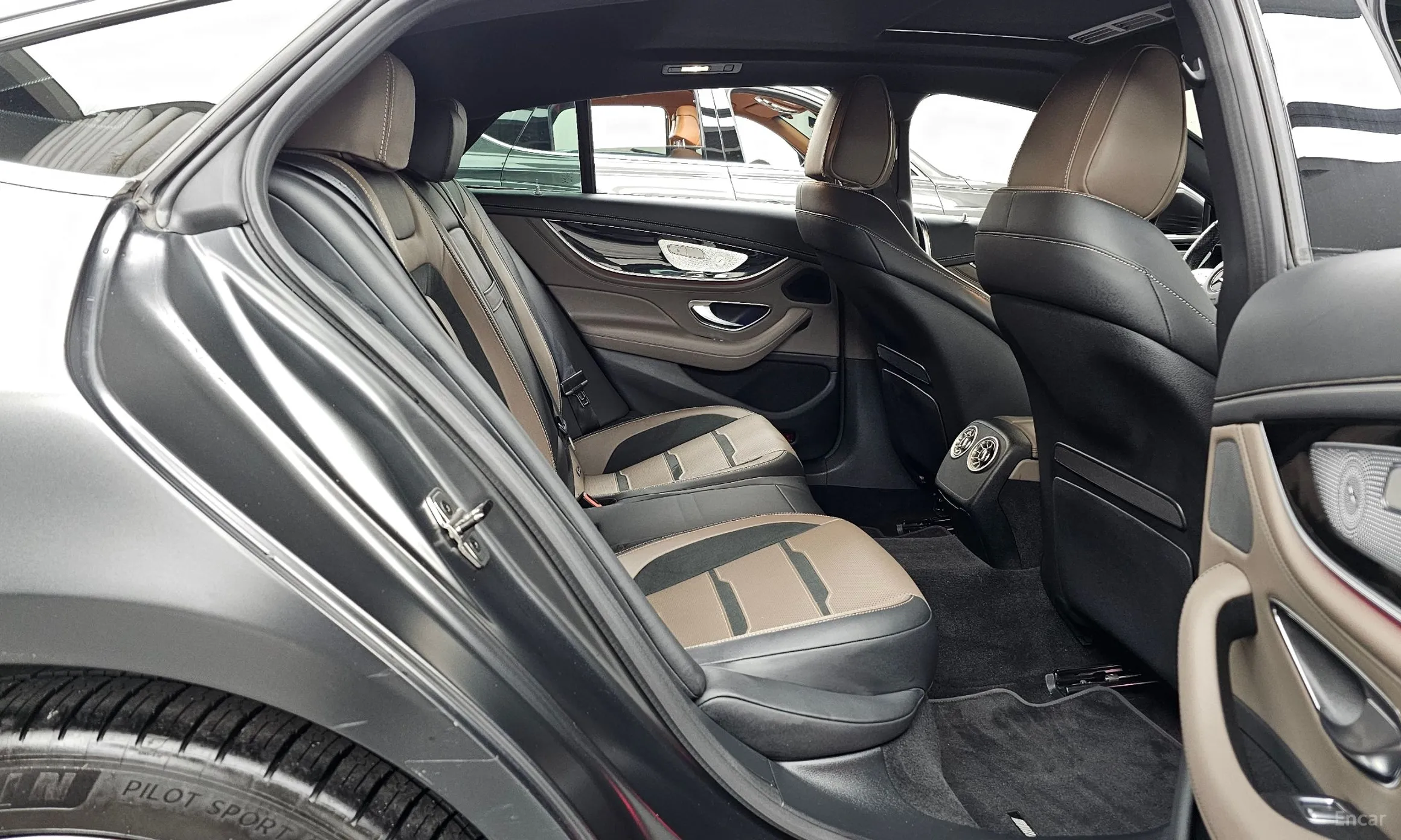 Mercedes Benz AMG GT превью 12
