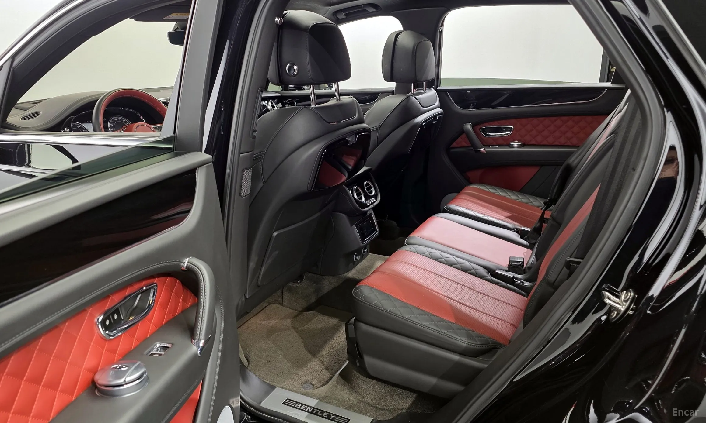 Bentley Bentayga превью 11