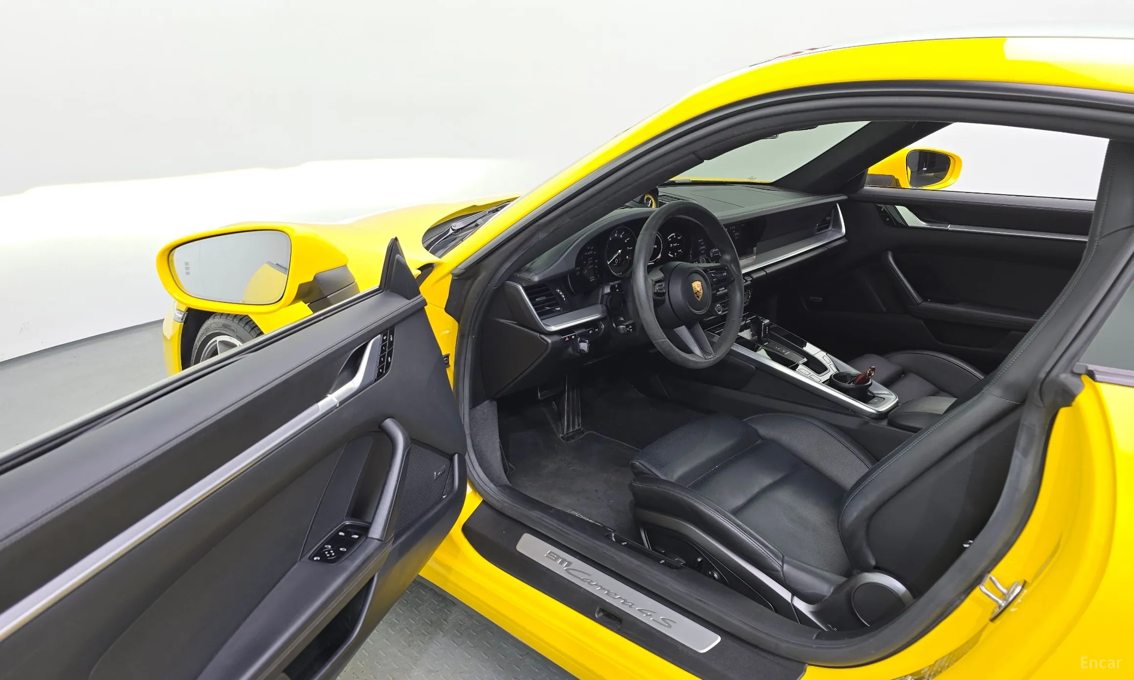 Porsche 911 (992) превью 10