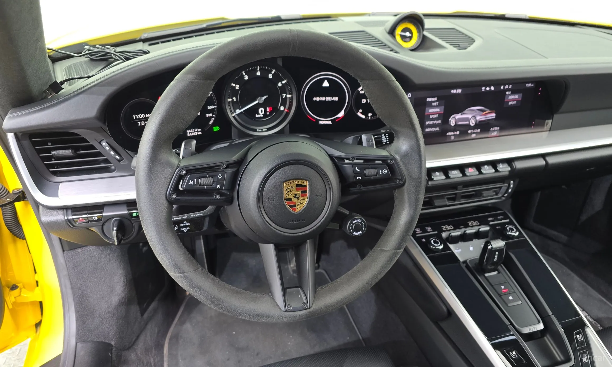 Porsche 911 (992) превью 13