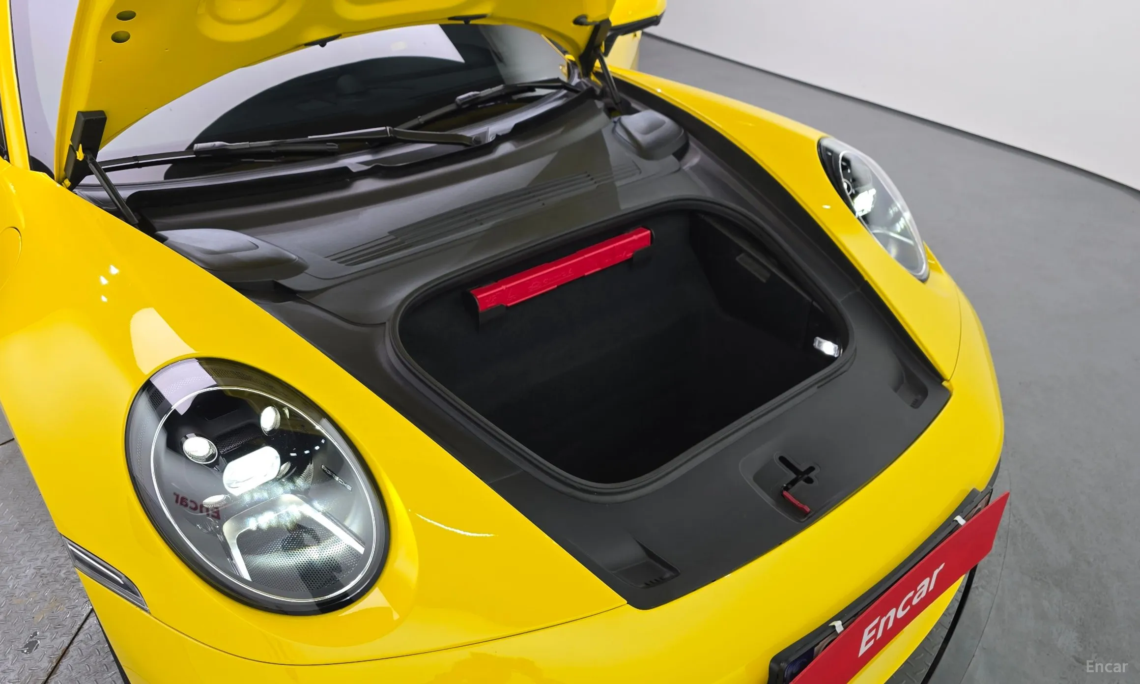 Porsche 911 (992) превью 20