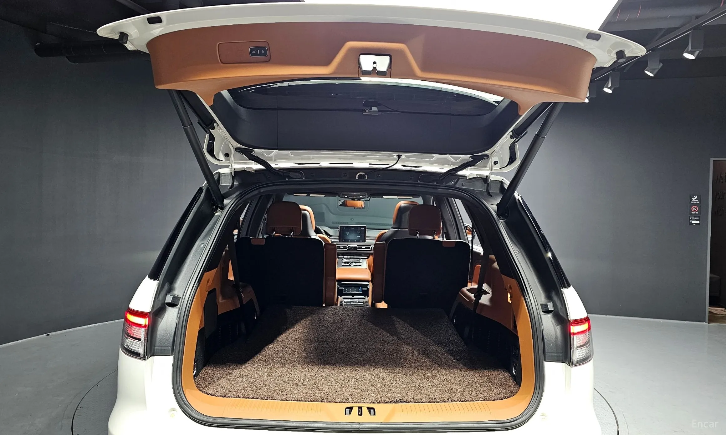 Lincoln Aviator 2nd Generation превью 20