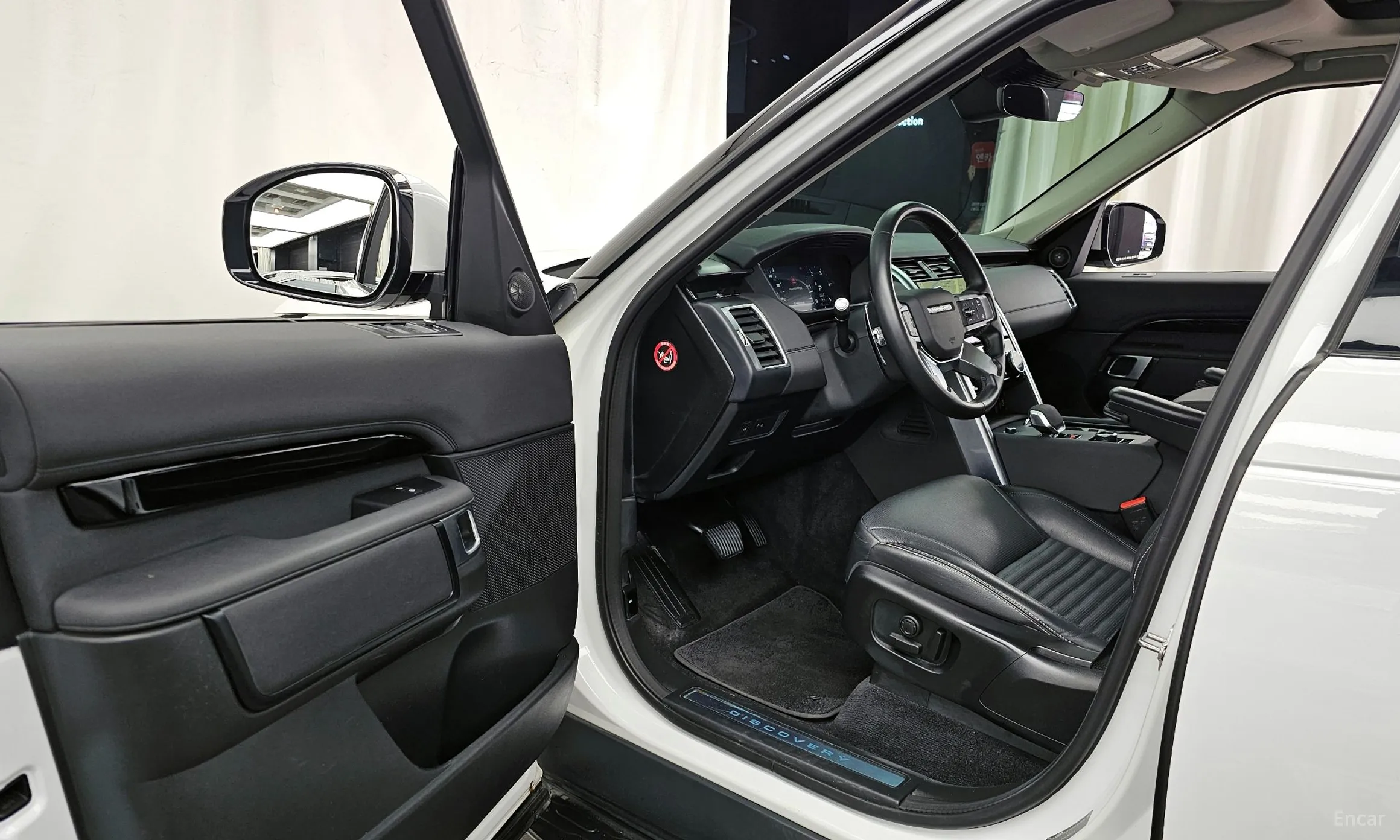 Land Rover Discovery 5 превью 10