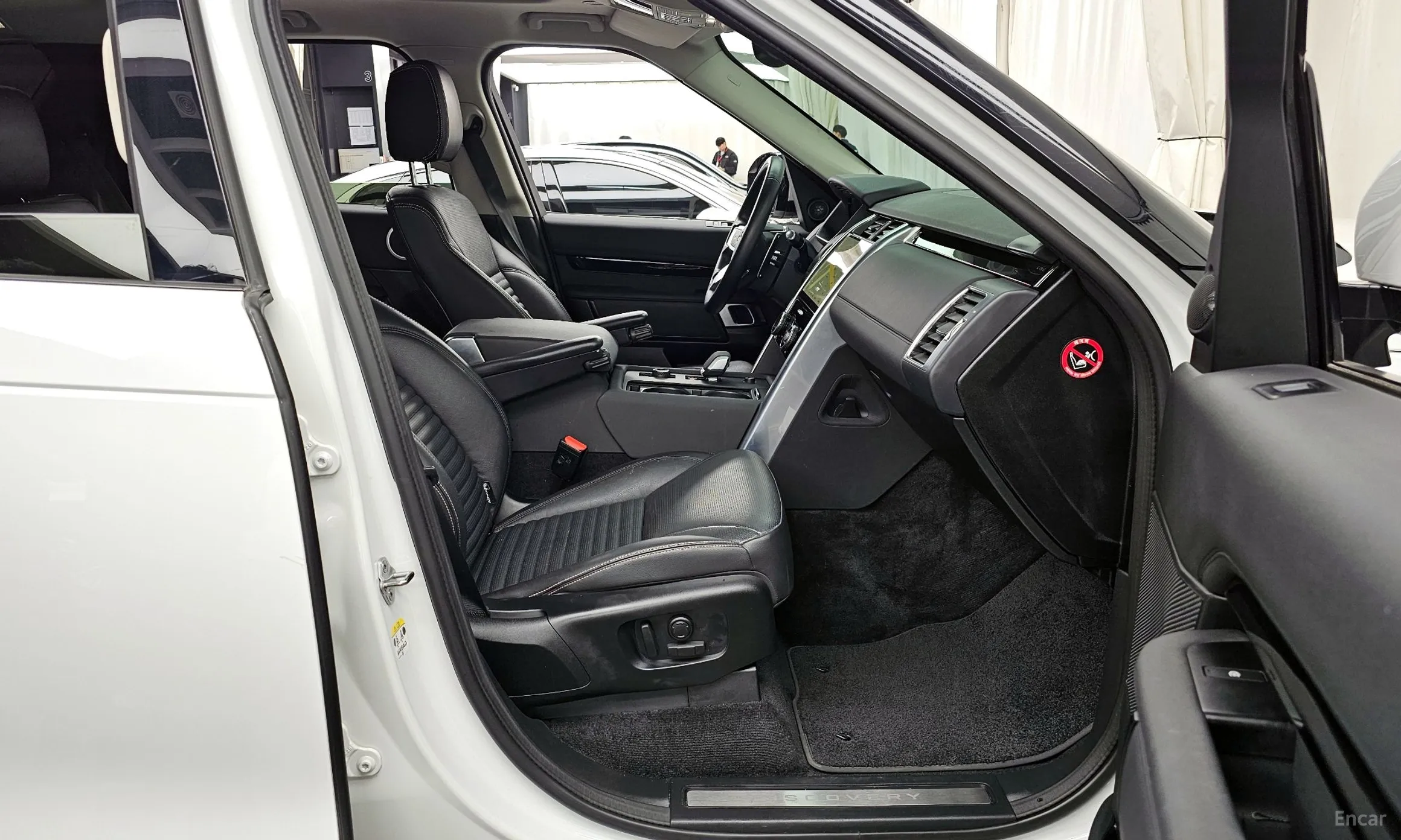 Land Rover Discovery 5 превью 11