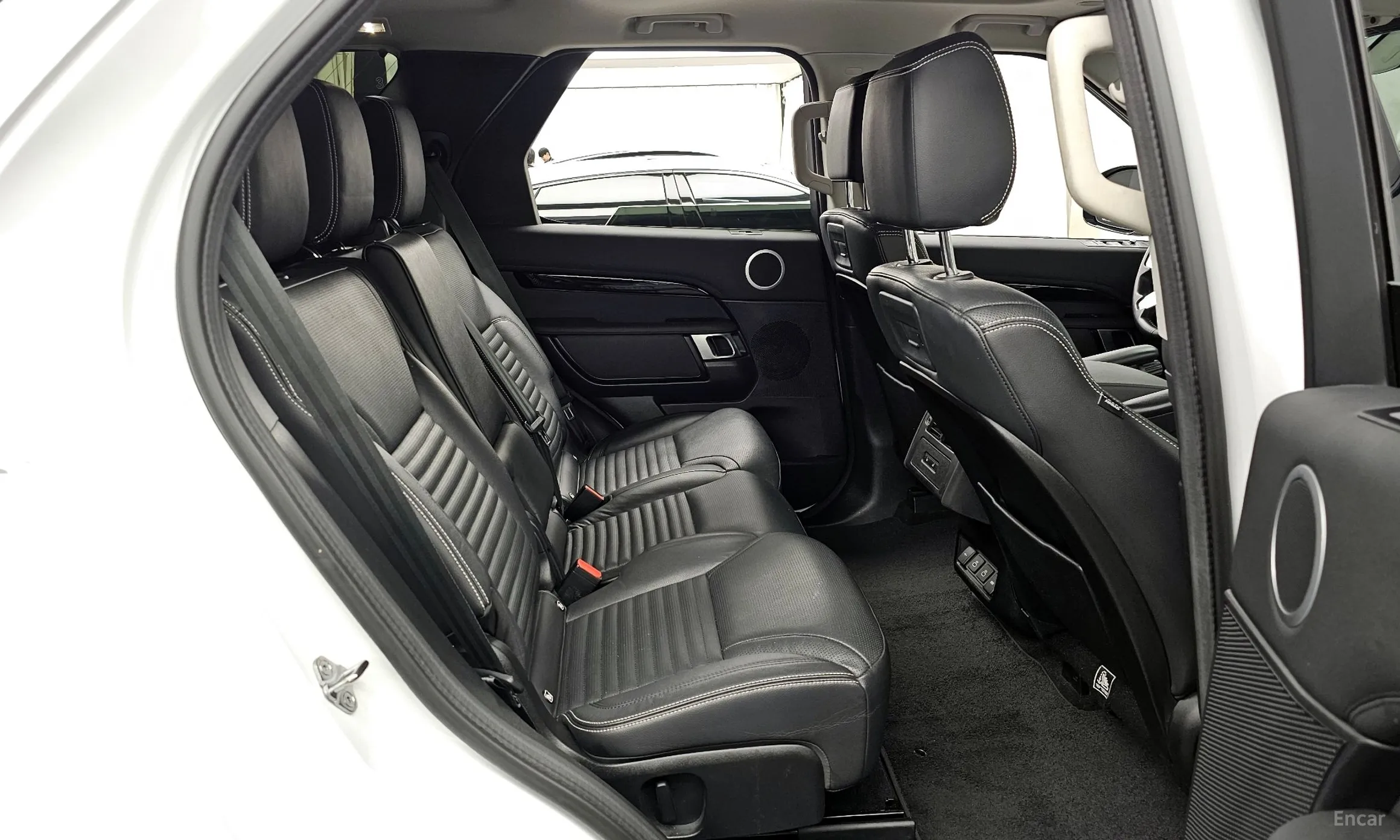 Land Rover Discovery 5 превью 12