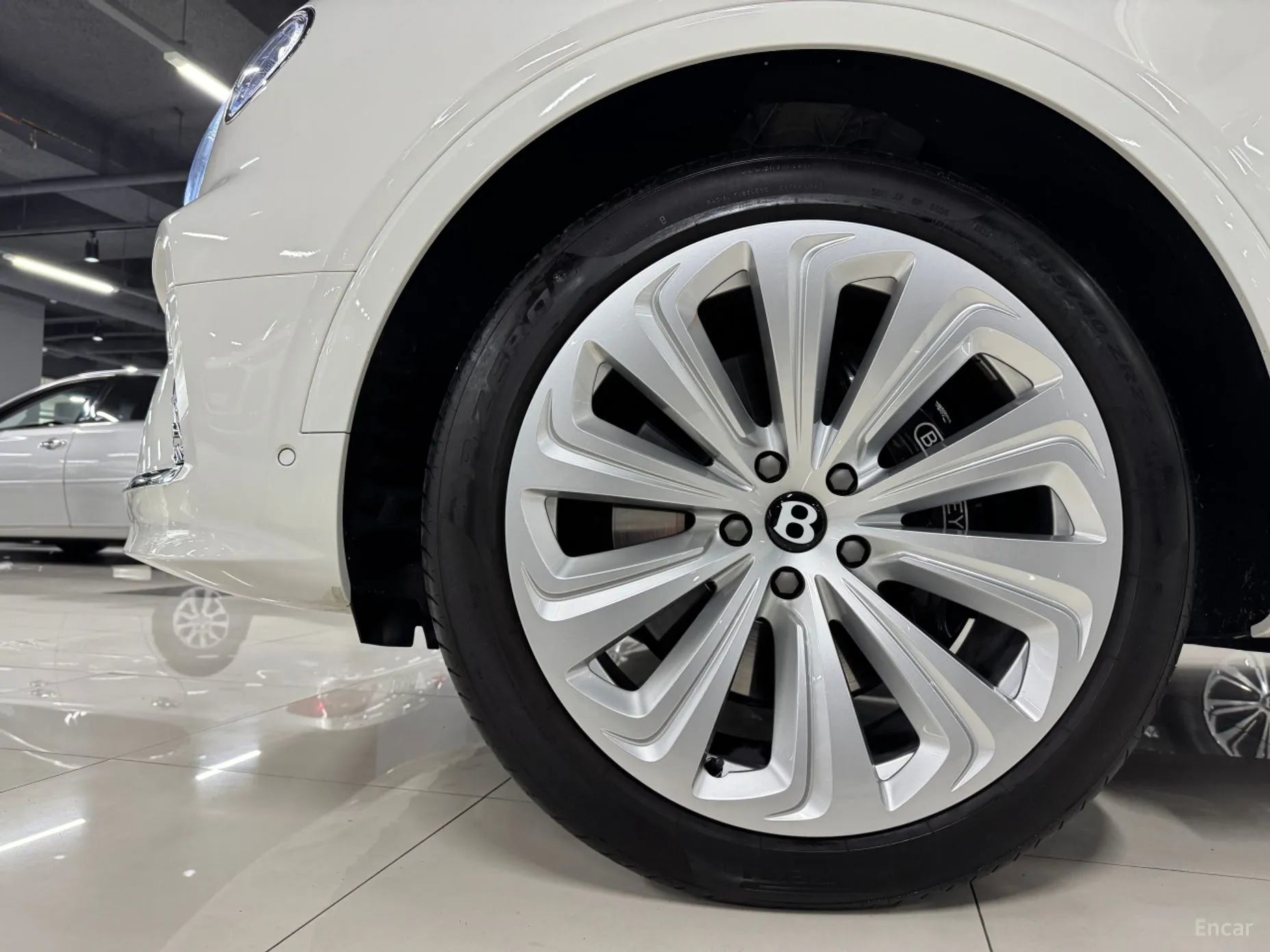 Bentley Bentayga превью 17