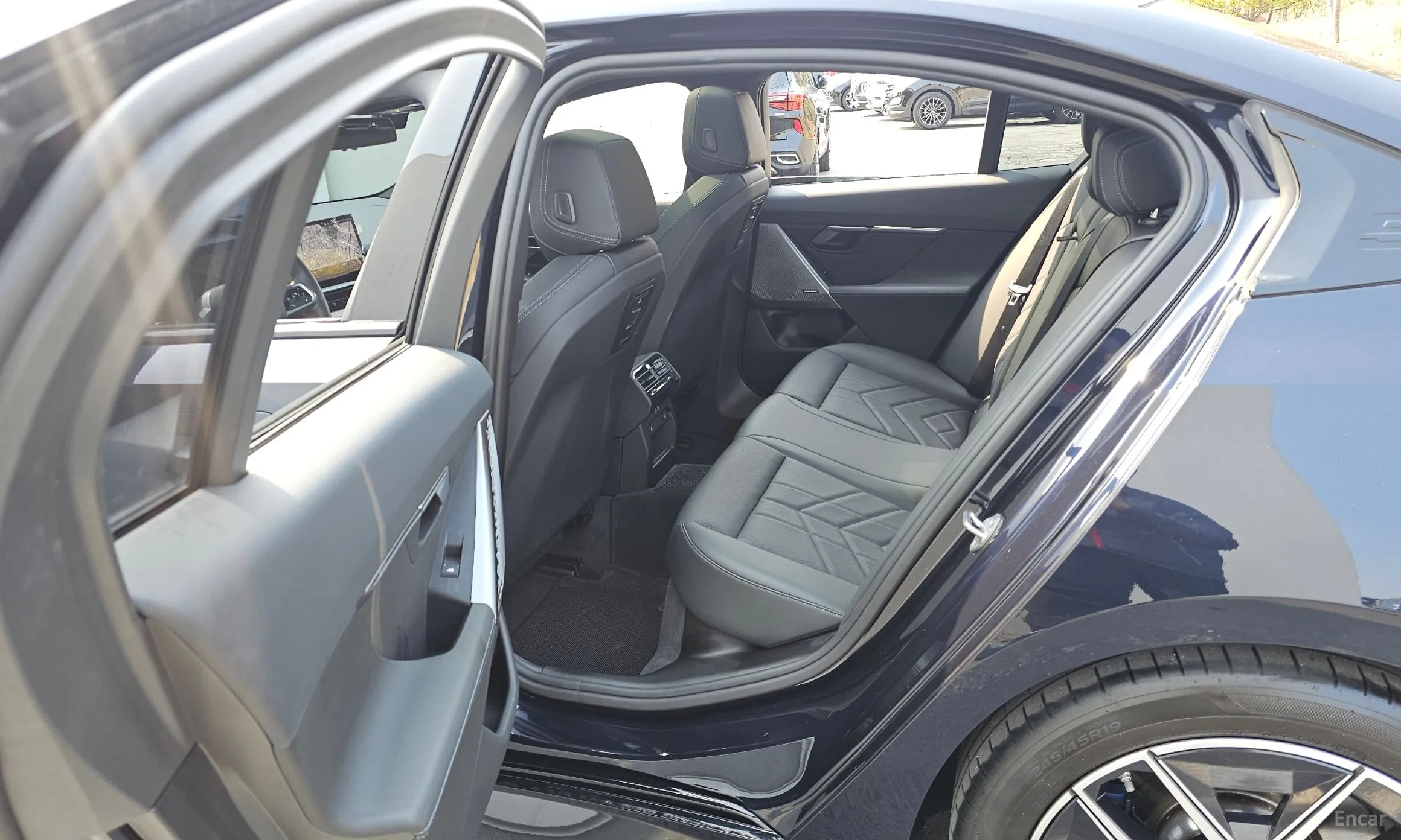 BMW 5 Series (G60) превью 13