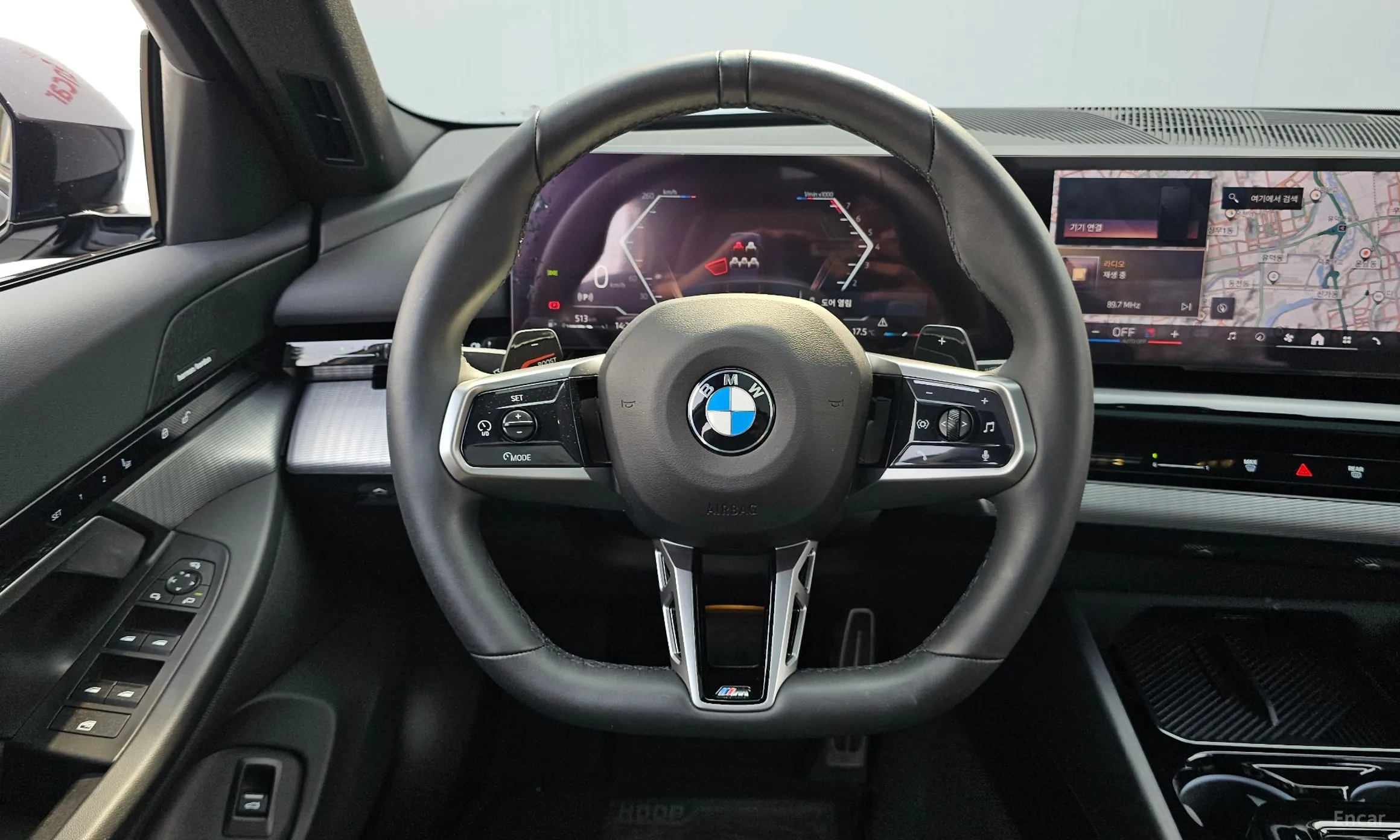 BMW 5 Series (G60) превью 14