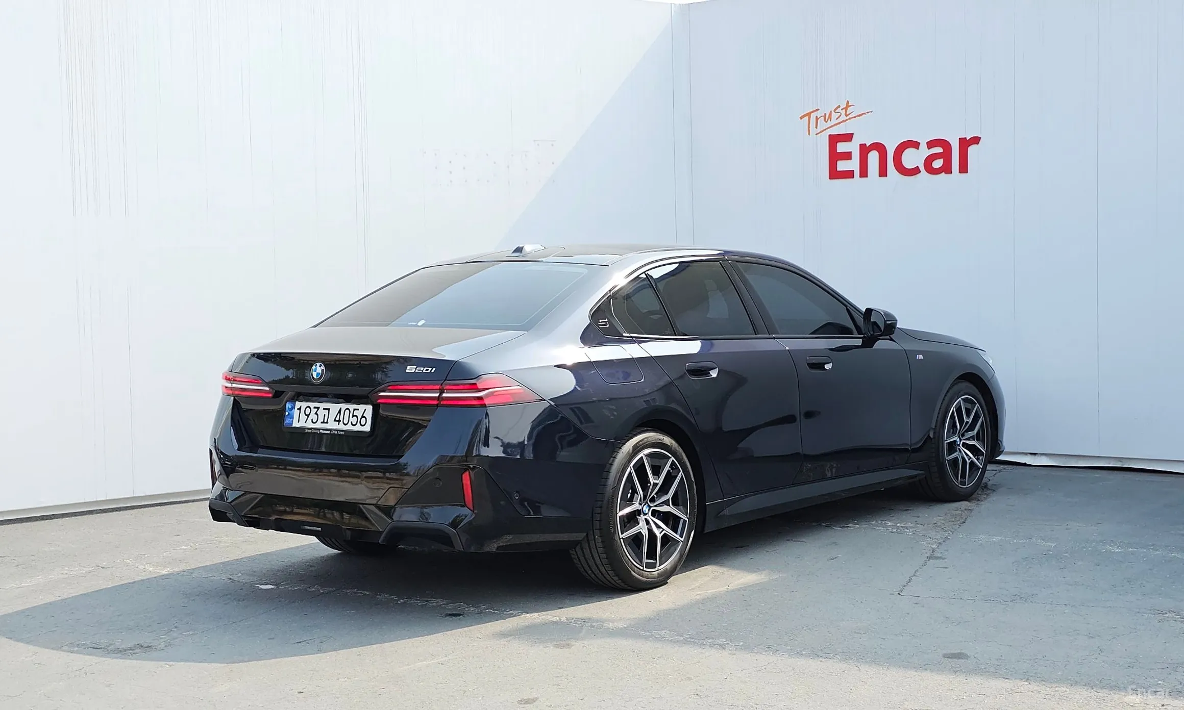 BMW 5 Series (G60) превью 2