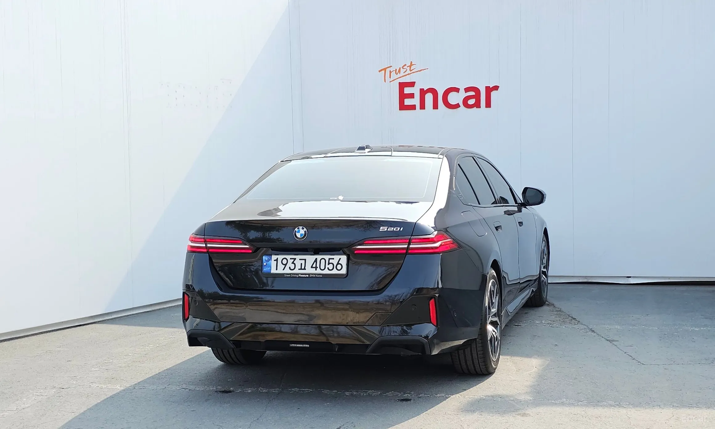 BMW 5 Series (G60) превью 4