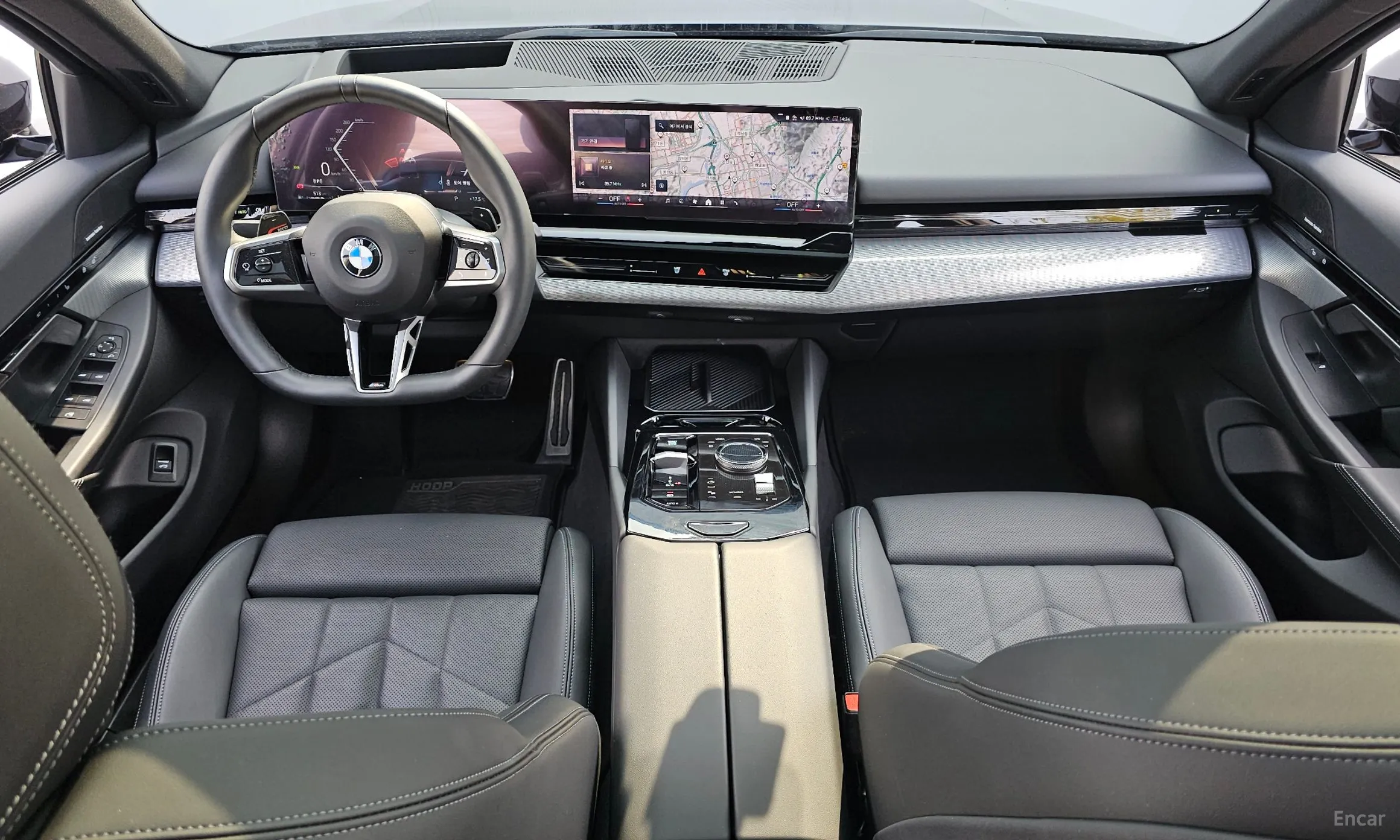 BMW 5 Series (G60) превью 7