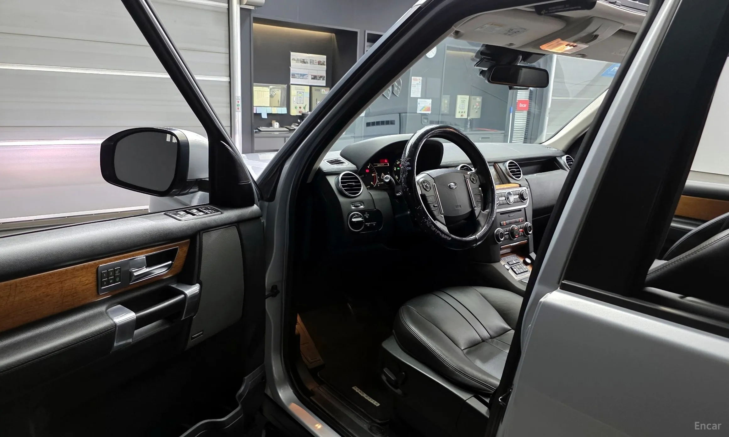 Land Rover Discovery 4 превью 10