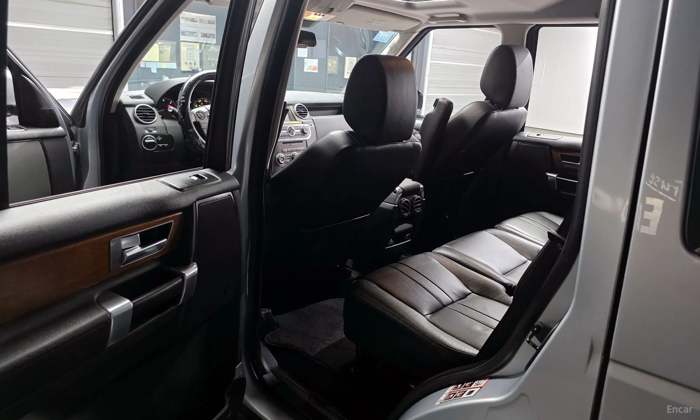 Land Rover Discovery 4 превью 11