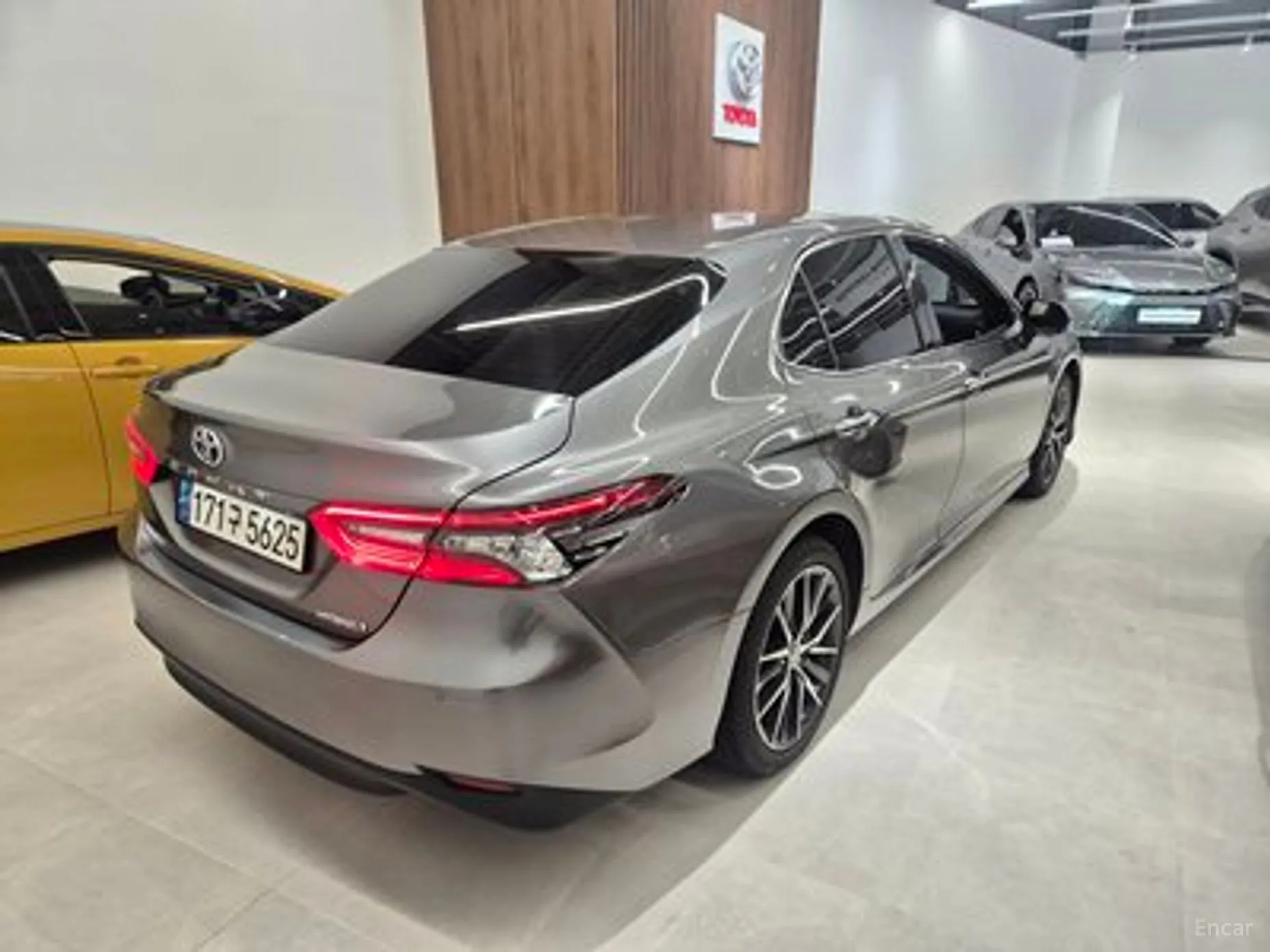 Toyota Camry (XV70) превью 13
