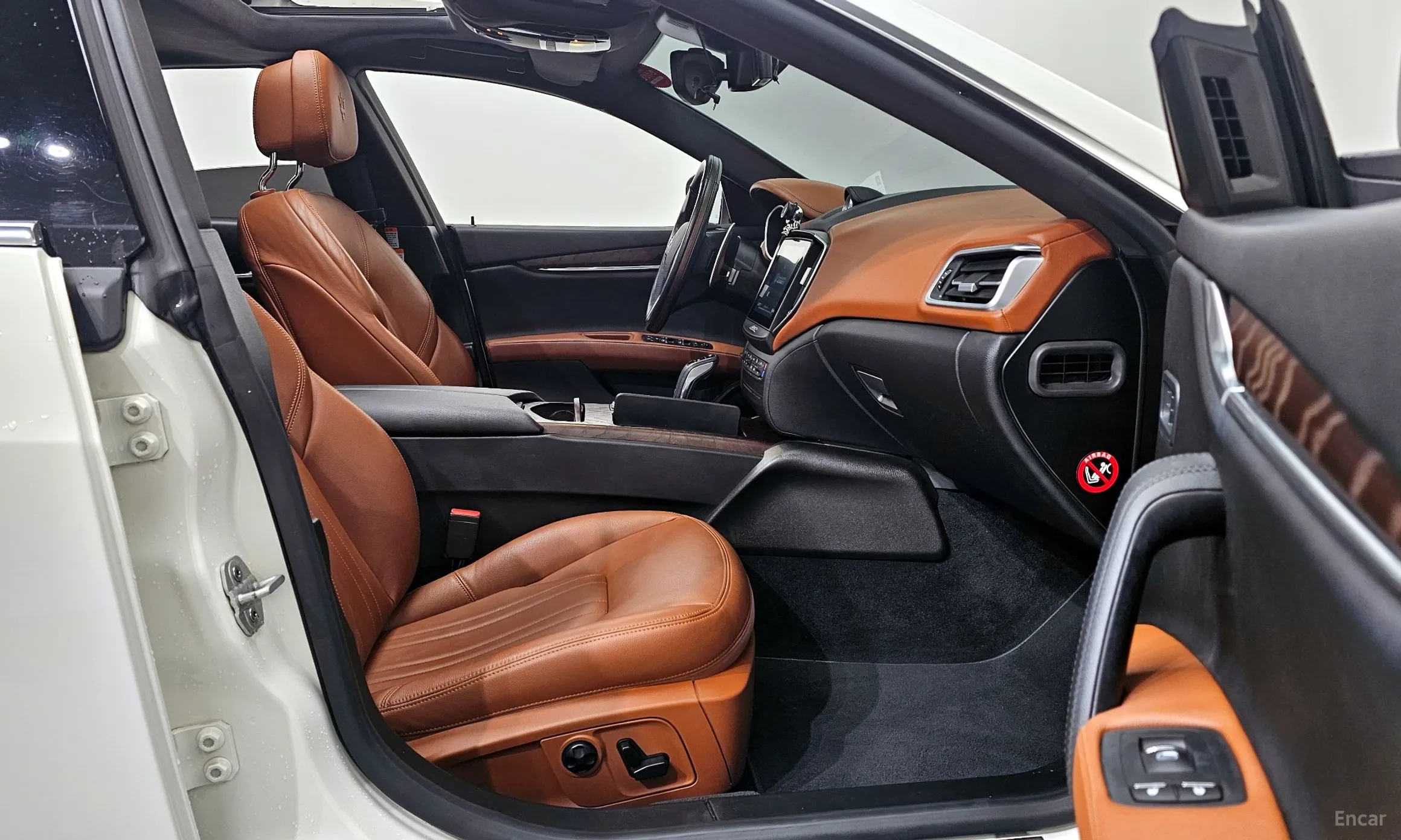 Maserati Ghibli превью 10