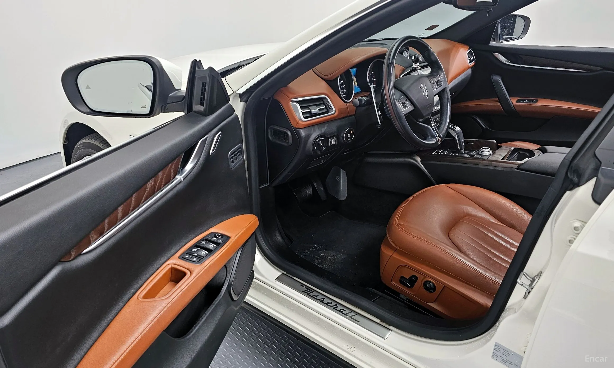 Maserati Ghibli превью 11