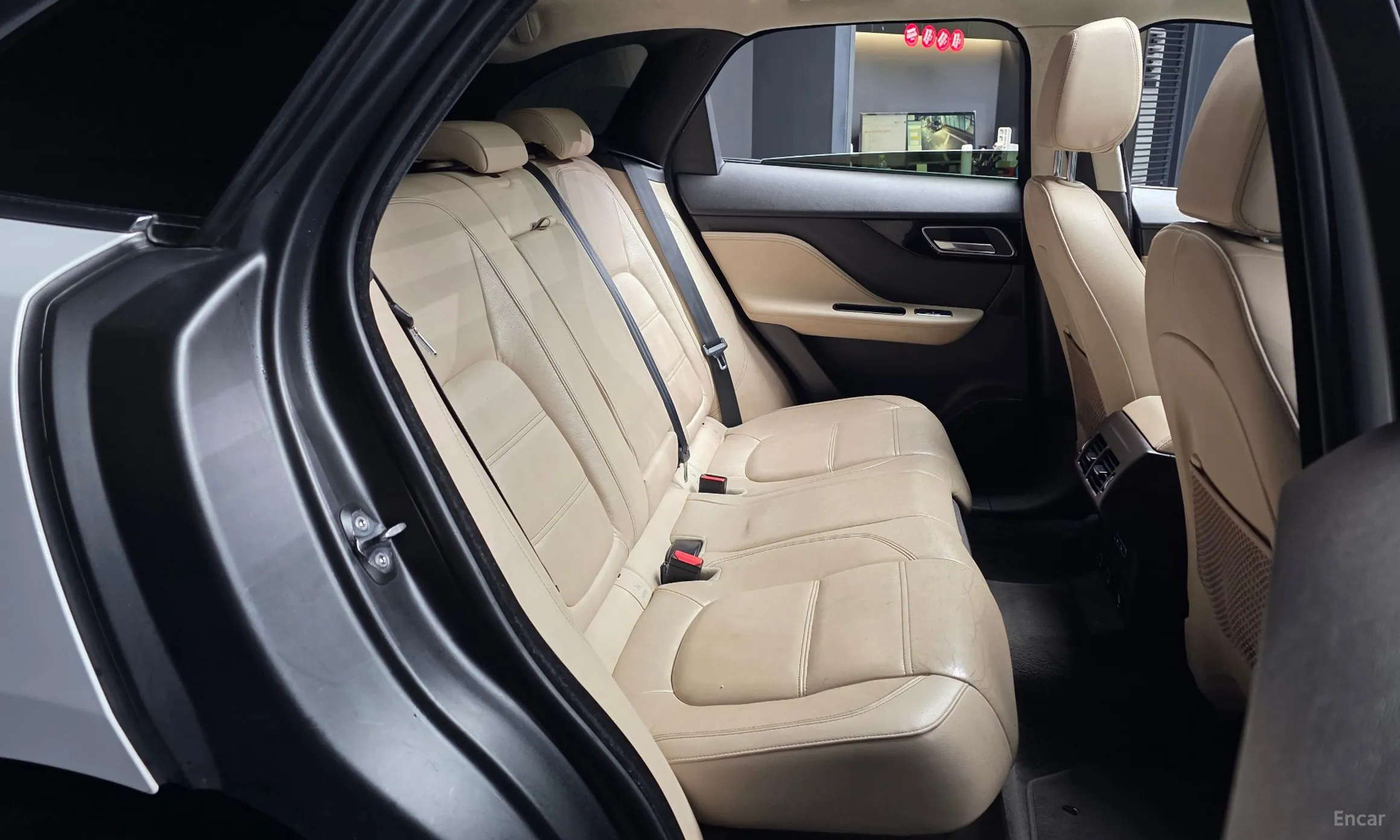 Jaguar F-PACE превью 12