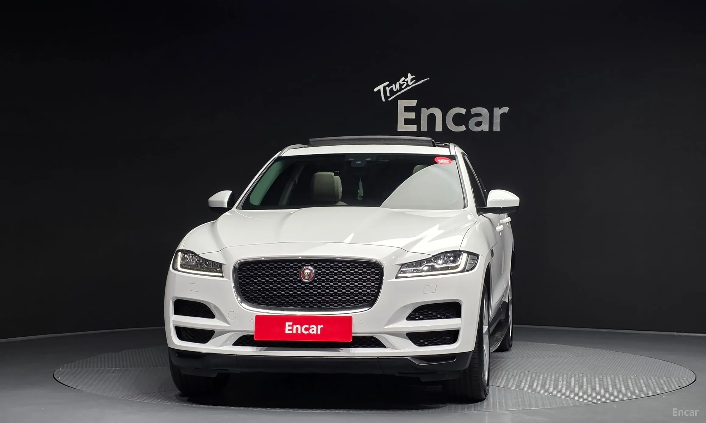 Jaguar F-PACE превью 3