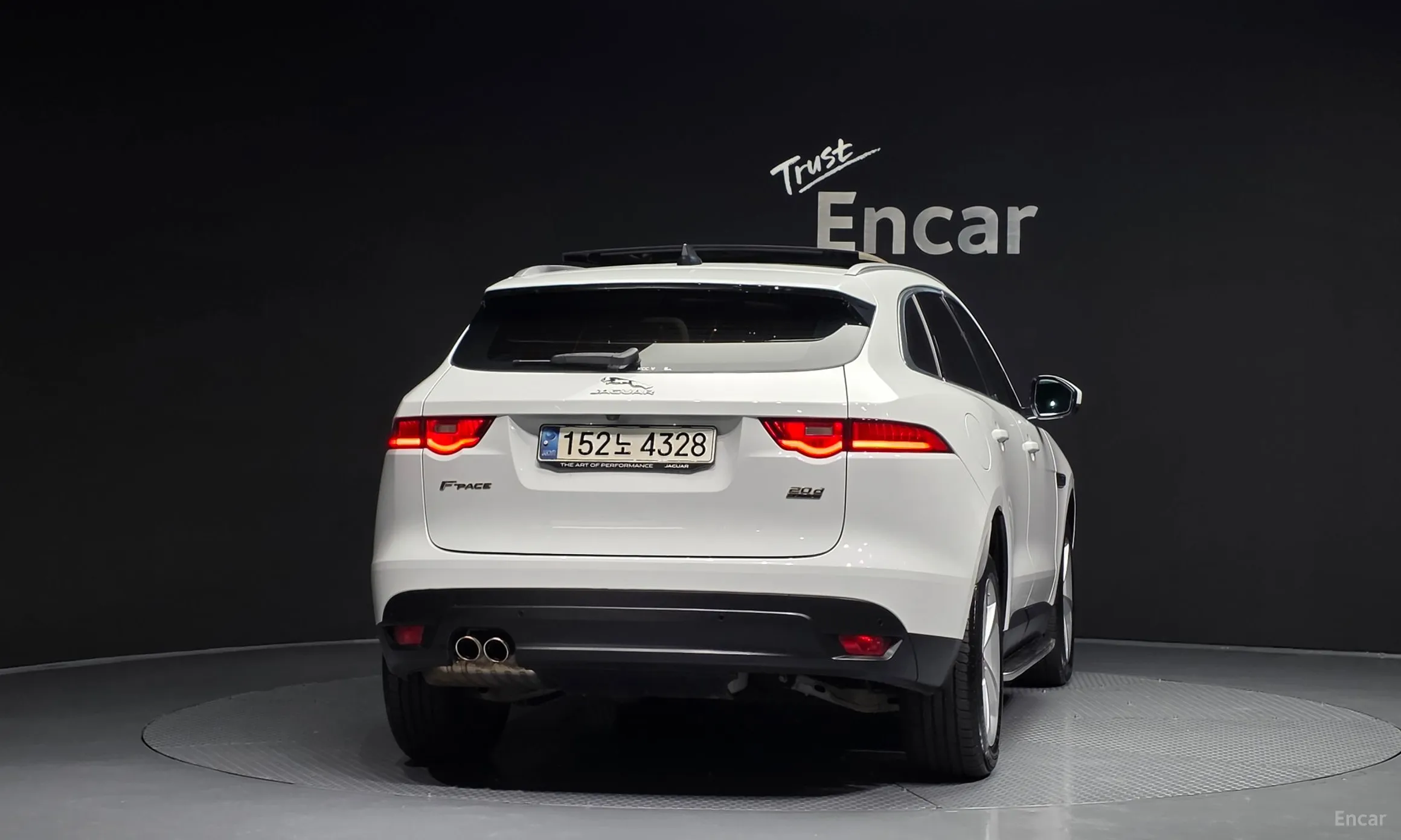 Jaguar F-PACE превью 4