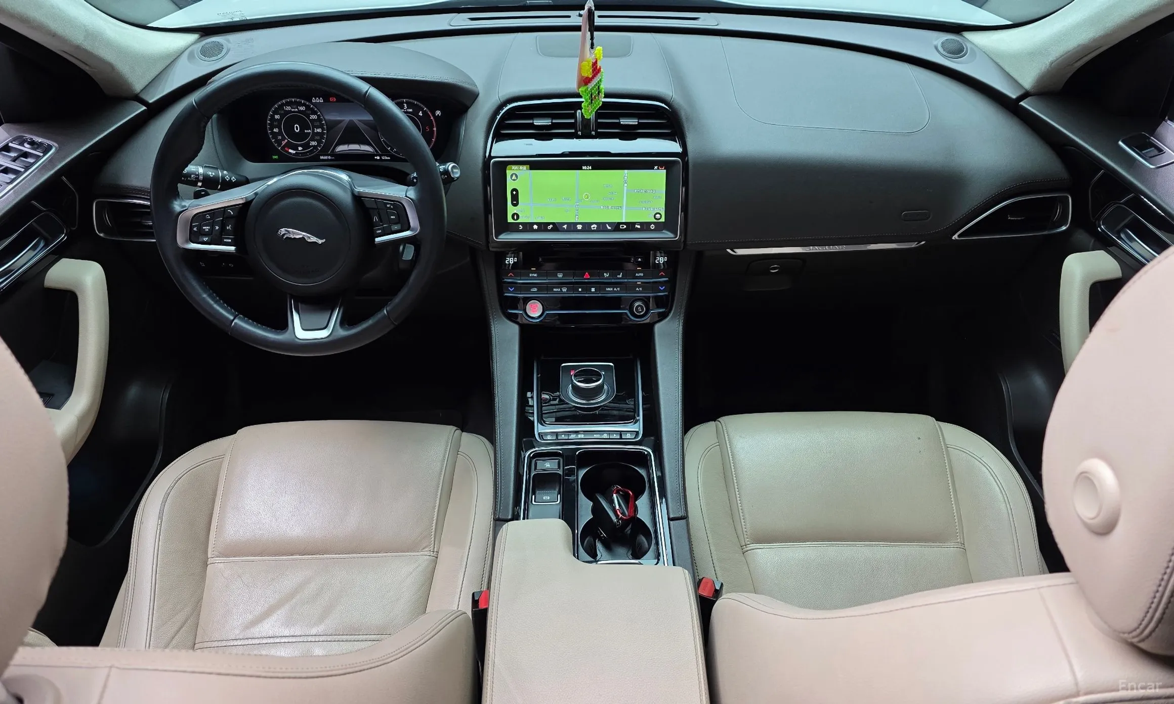 Jaguar F-PACE превью 7