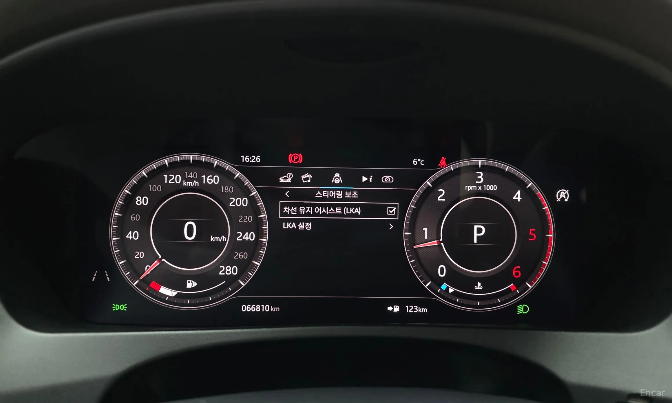 Jaguar F-PACE превью 8