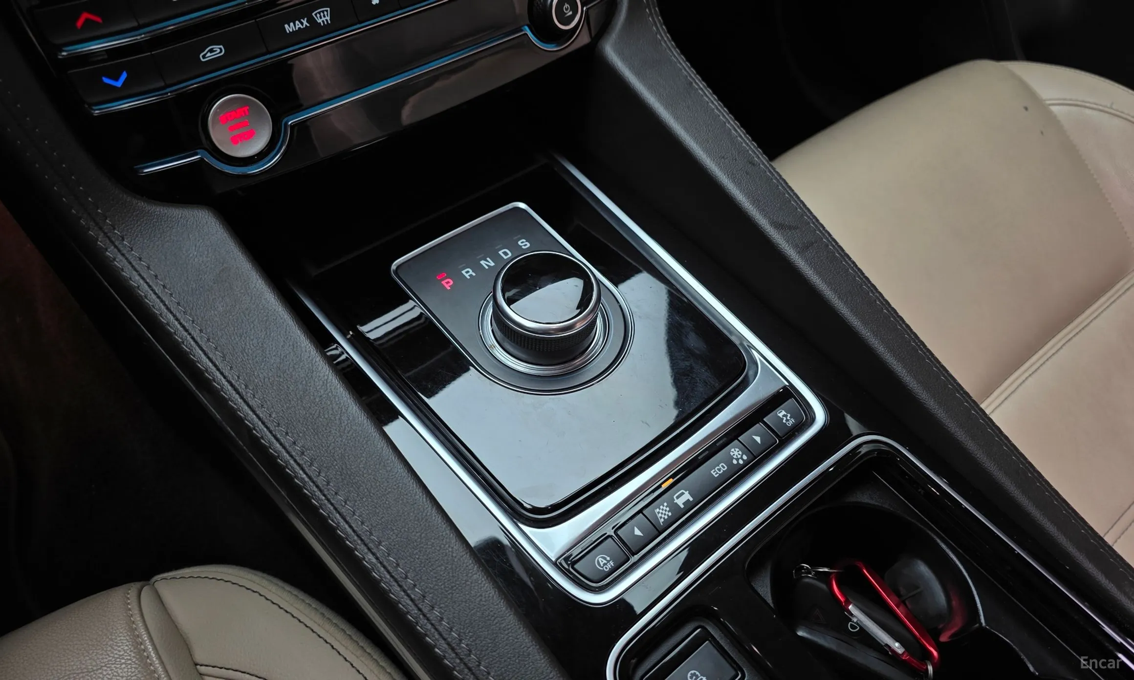 Jaguar F-PACE превью 9