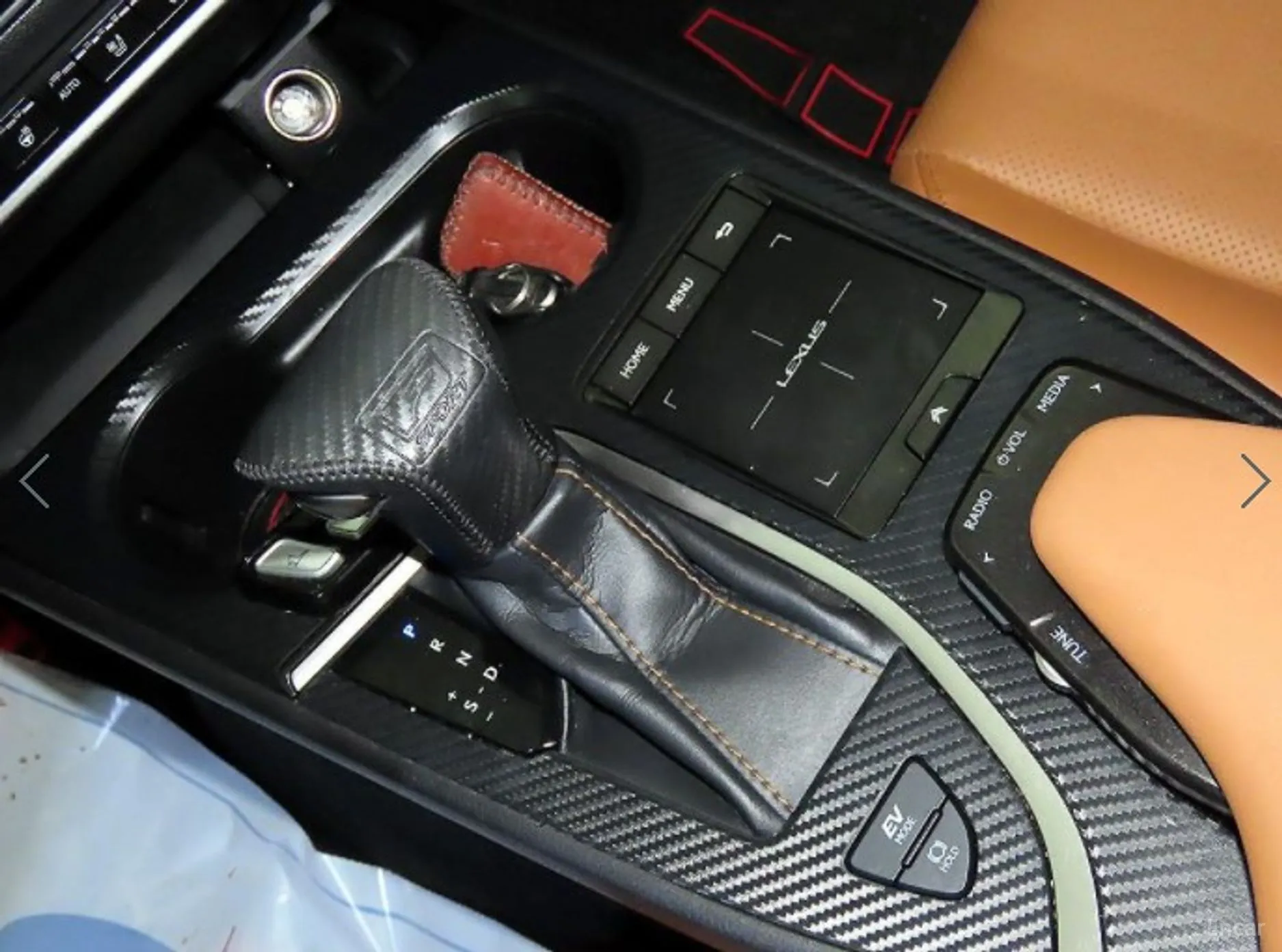 Lexus UX250h превью 12